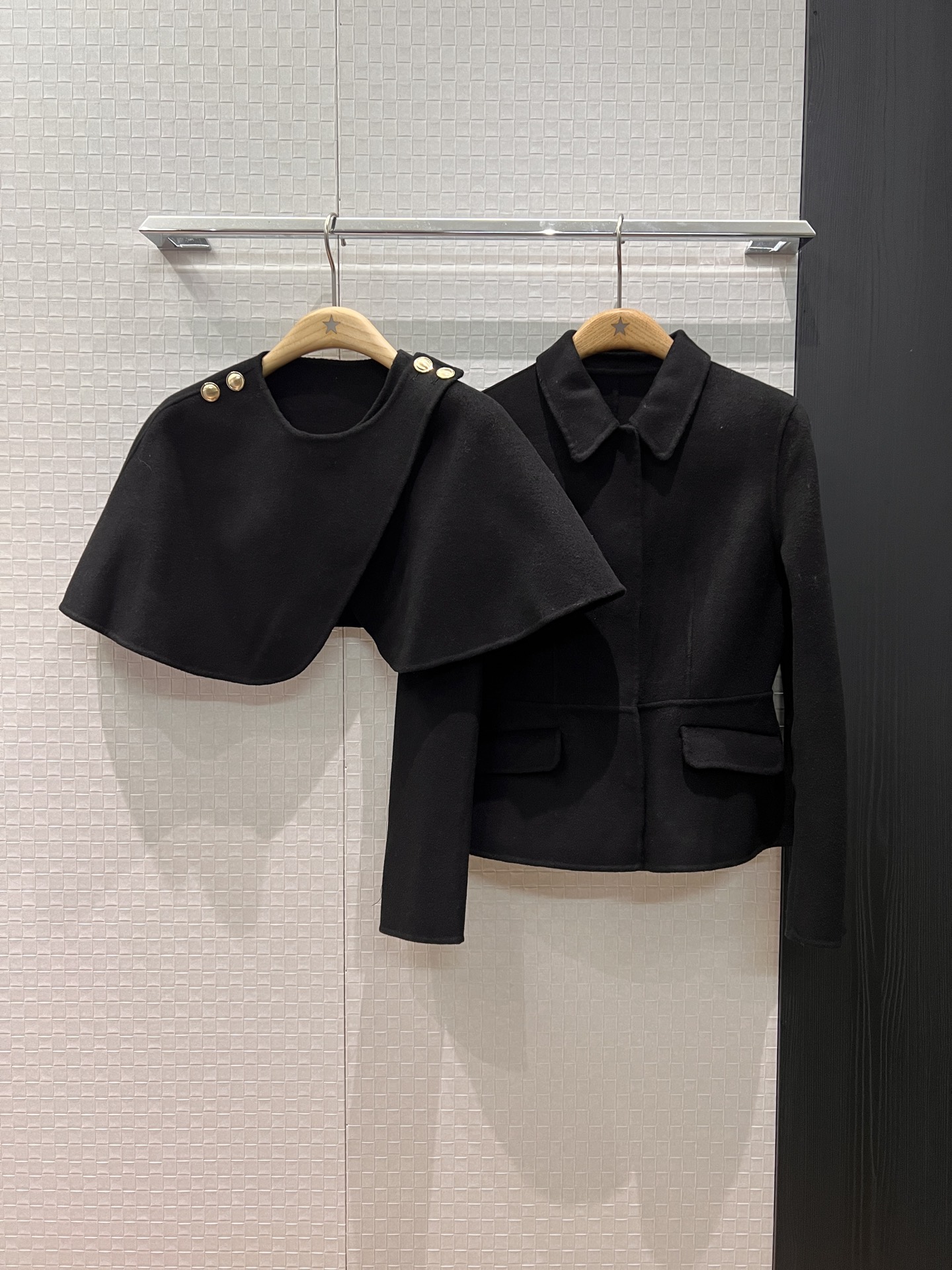 NO:591550,New Lp two-piece set design, shawl decoration, woolen waisted jacket, cloak and shawl, detachable, various styles, fashionable and casual, versatile temperament, black apricot SML,, loro piana, jackets & coats, shawls, alexander wang19860909新款Lp两件套设计 披肩装饰羊毛呢收腰外套斗篷披肩可拆卸 多种穿搭时尚休闲 气质百搭 黑色杏色 SML,,loro piana,jackets & coats,shawls,alexander wang,Women's clothing