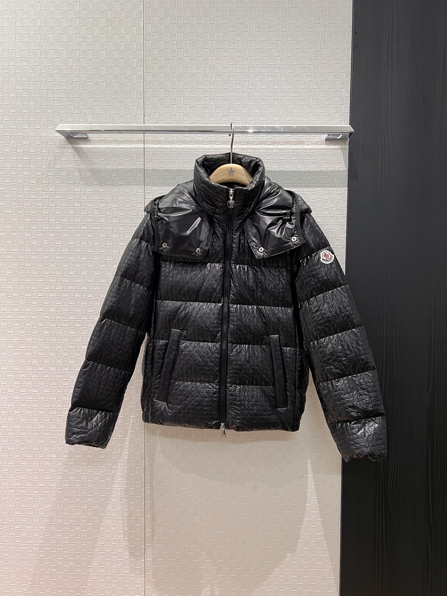 NO:605337,New model with dust bag, hooded turtleneck checkered down jacket, elasticated hem and removable hood, classic logo badge armbands, loose and casual, 90 down, 10 feathers, black apricot 0-3,,Moncler,down jacket,hats,alexander wang19860909配防尘袋新款蒙口 连帽高领方格羽绒服 下摆松紧收腰帽子可拆卸 经典logo徽章袖标宽松休闲 90羽绒10羽毛 黑色杏色 0-3,,Moncler,down jacket,hats,alexander wang,Women's clothing