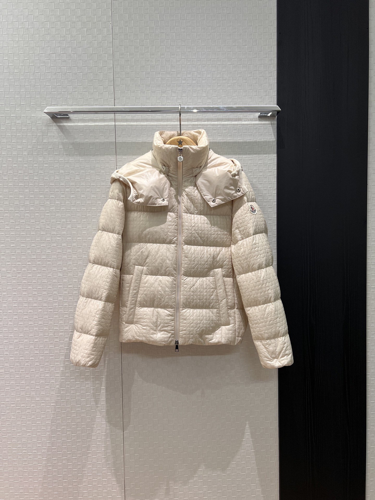 NO:605343,New model with dust bag, hooded turtleneck checkered down jacket, elasticated hem and removable hood, classic logo badge armbands, loose and casual, 90 down, 10 feathers, black apricot 0-3,,Moncler,down jacket,hats,alexander wang19860909配防尘袋新款蒙口 连帽高领方格羽绒服 下摆松紧收腰帽子可拆卸 经典logo徽章袖标宽松休闲 90羽绒10羽毛 黑色杏色 0-3,,Moncler,down jacket,hats,alexander wang,Women's clothing