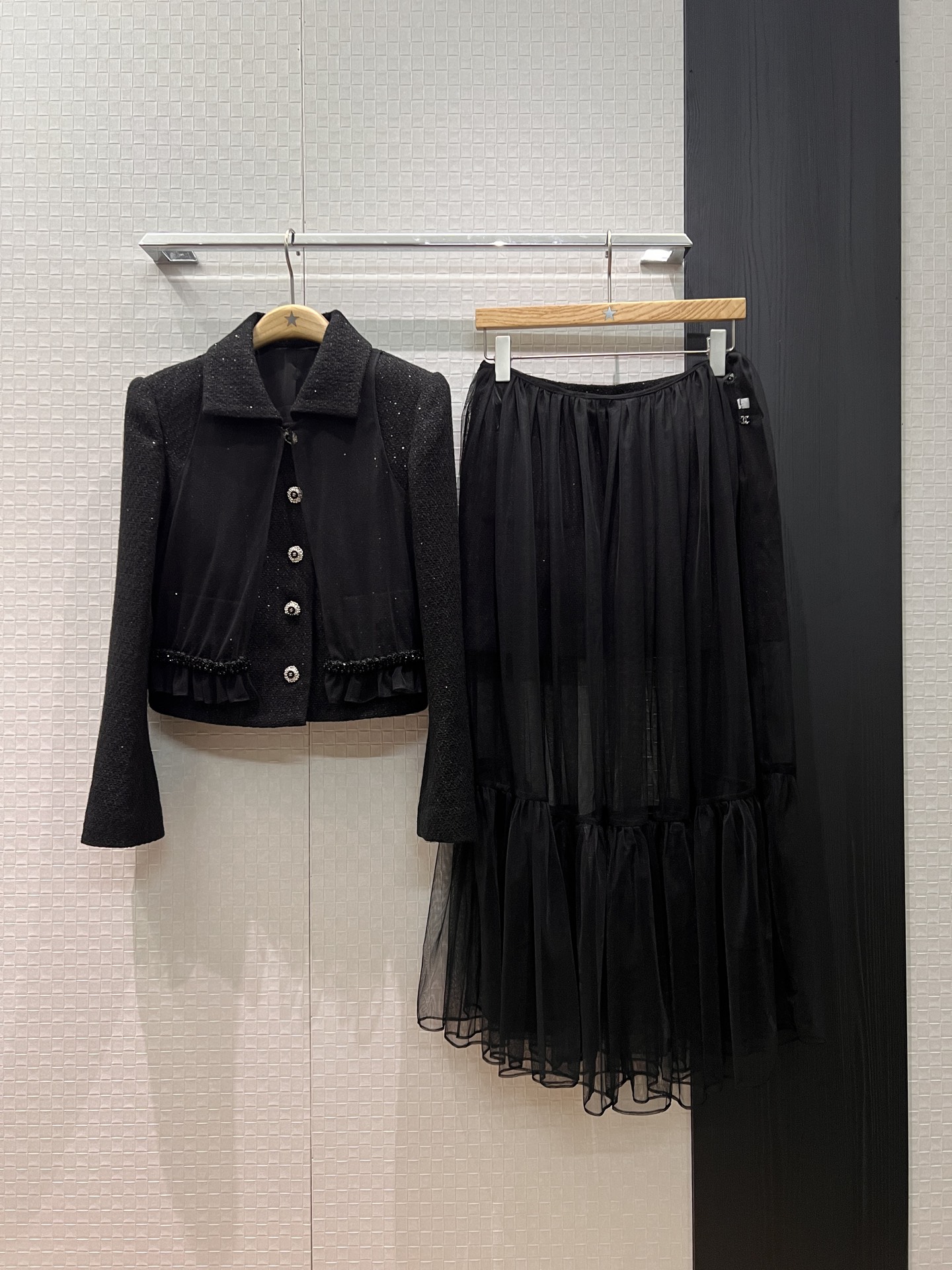 NO:605344,New model Xin Zhilei show style heavy beading splicing mesh fake two pieces wool tweed jacket short slim fit molded double C buckle can be worn with the same mesh skirt SmL, skirts, jackets & coats, alexander wang19860909新款辛芷蕾 秀款 重工钉珠拼接网纱假两件 羊毛粗花呢外套短款修身 开模双C扣 可搭同款网纱半裙SmL,,skirts,jackets & coats,alexander wang,Women's clothing