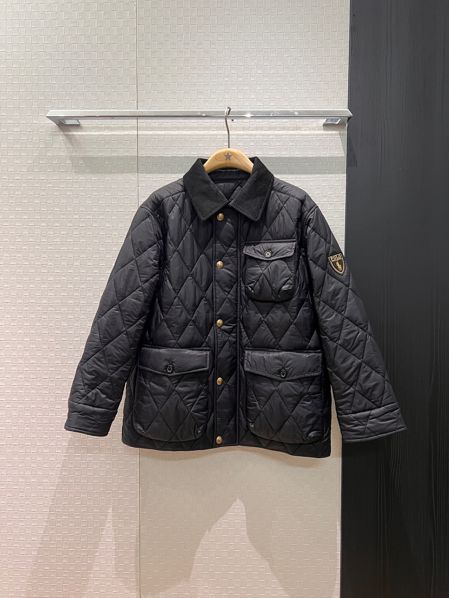 NO:606135,New styles for autumn and winter, RL corduroy collar spliced ​​rhombus quilted jacket, quilted design jacket, cotton workwear, flap pocket, polo badge armband decoration, light and soft, comfortable and not bulky, age-reducing and versatile, coffee color black SML,,jackets & coats,jackets & coats,alexander wang19860909秋冬新款 来袭RL灯芯绒领拼接菱格夹棉外套 绗缝设计夹克棉服工装翻盖口袋 polo徽章袖标装饰 轻薄柔软 舒适不臃肿 减龄百搭咖色黑色 SML,,jackets & coats,jackets & coats,alexander wang,Women's clothing