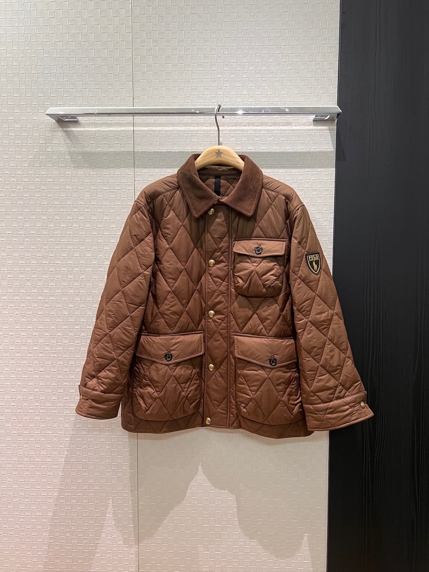 NO:606141,New styles for autumn and winter, RL corduroy collar spliced ​​rhombus quilted jacket, quilted design jacket, cotton workwear, flap pocket, polo badge armband decoration, light and soft, comfortable and not bulky, age-reducing and versatile, coffee color black SML,,jackets & coats,jackets & coats,alexander wang19860909秋冬新款 来袭RL灯芯绒领拼接菱格夹棉外套 绗缝设计夹克棉服工装翻盖口袋 polo徽章袖标装饰 轻薄柔软 舒适不臃肿 减龄百搭咖色黑色 SML,,jackets & coats,jackets & coats,alexander wang,Women's clothing