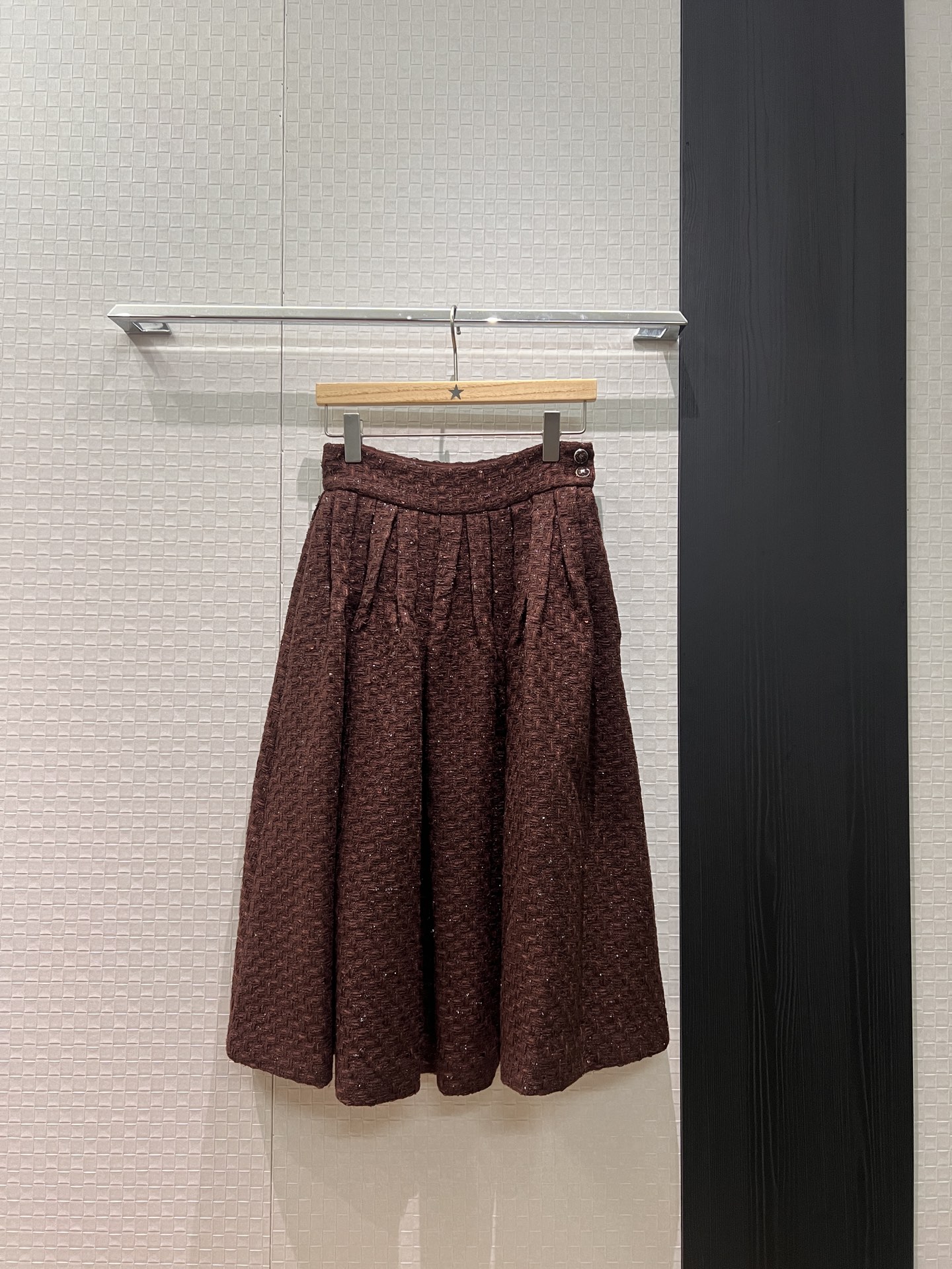 NO:606157,New wool tweed high-waisted skirt, pleated waisted tutu skirt with pockets on both sides, double C lining, molded buttons to match a set of jackets of the same style SML,,skirts,jackets & coats,alexander wang19860909新款羊毛粗花呢高腰半裙 褶皱收腰蓬蓬裙两侧有口袋 双C内衬 开模扣子搭同款外套一套 SML,,skirts,jackets & coats,alexander wang,Women's clothing