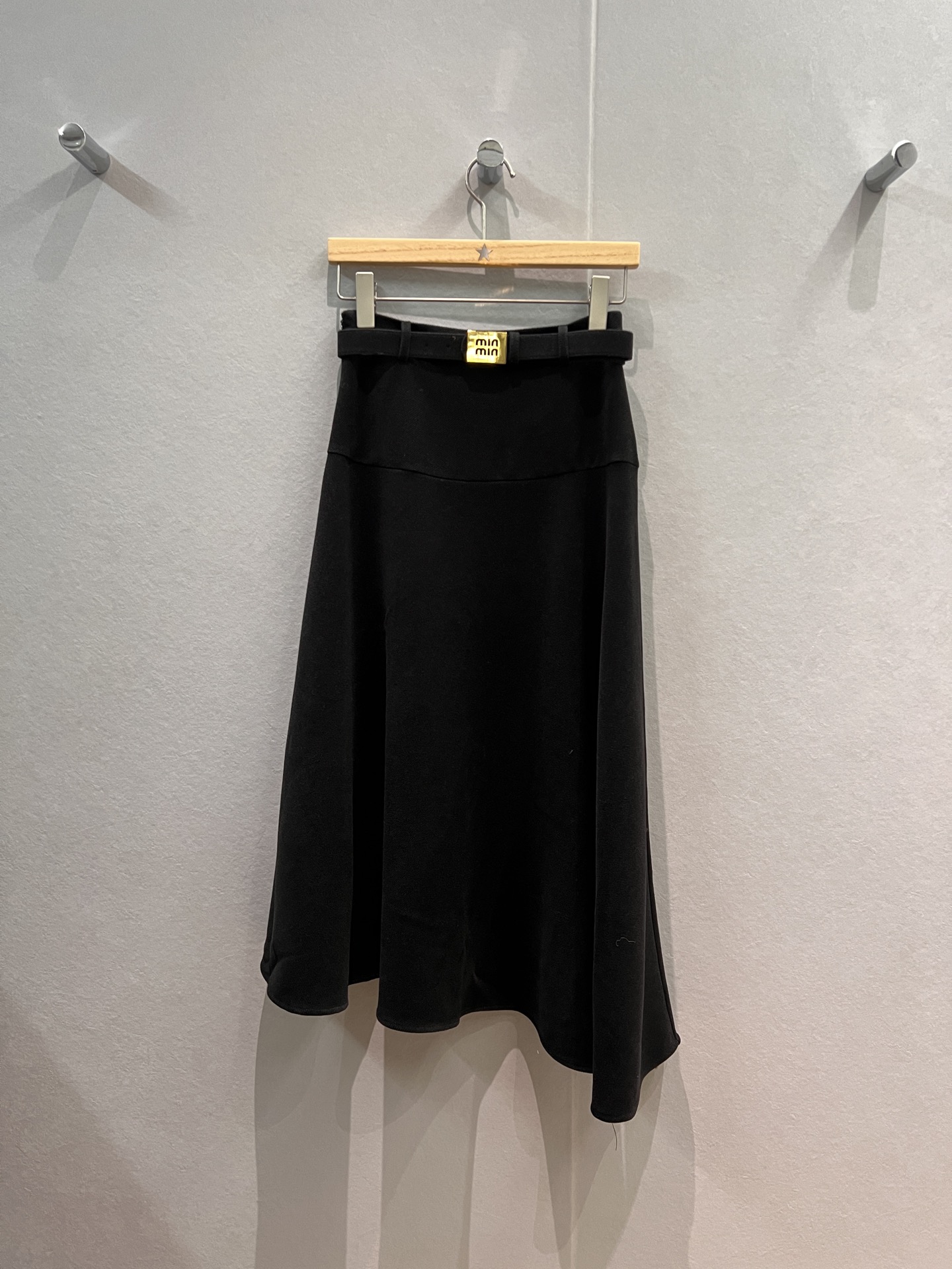 NO:607045,New miu buckle belt decoration, spliced ​​irregular A-hem skirt, simple temperament, age-reducing and versatile black dark gray S-XL,,miumiu,skirts,alexander wang19860909新款miu扣腰带装饰 拼接不规则A摆半裙简约气质 减龄百搭黑色深灰 S-XL,,miumiu,skirts,alexander wang,Women's clothing