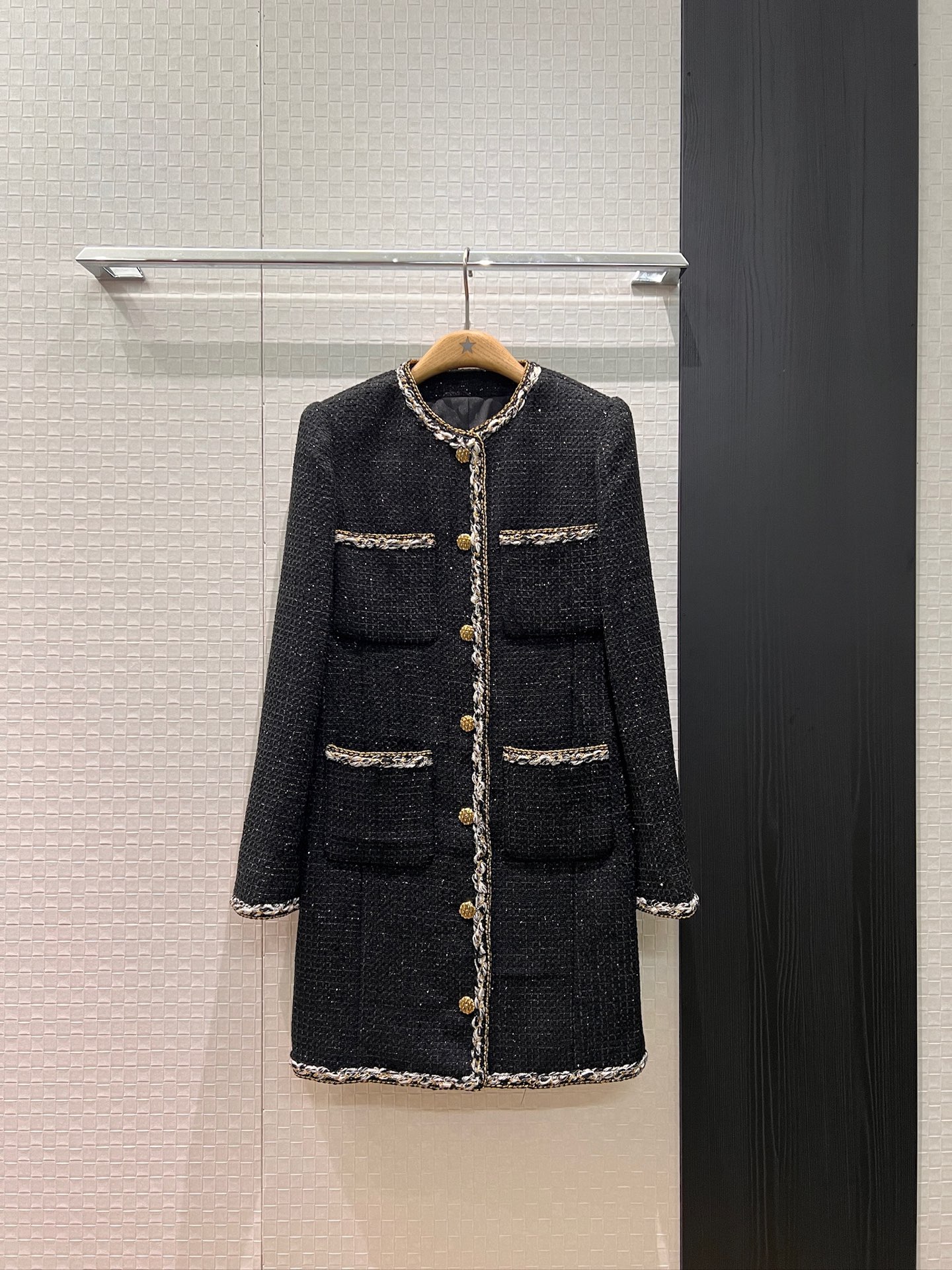 NO:607063,New classic braided trim, wool tweed long coat with molded buttons, camellia lining, classic four-pocket ladylike style, full of elegance SML,,jackets & coats,alexander wang19860909新款经典编织边装饰 羊毛粗花呢长款外套开模扣子 山茶花内衬 经典四口袋气质名媛 贵气十足 SML,,jackets & coats,alexander wang,Women's clothing