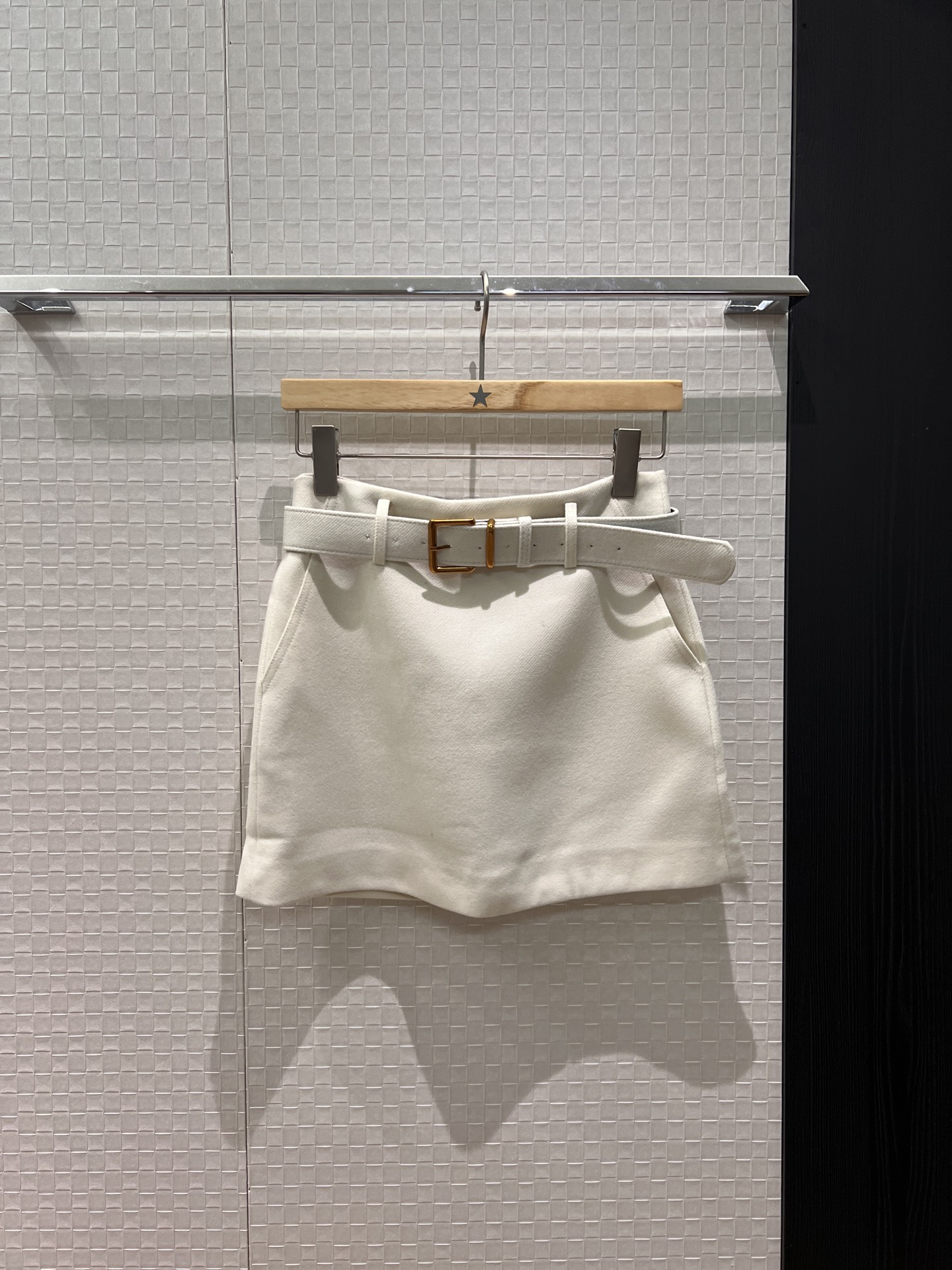 NO:607965,New belt decoration hip-hugging short skirt, shorts lining, temperament and slim fit, versatile for all ages, fashionable items, dark gray, black, white and red, S-XL,,skirts,shorts,alexander wang19860909新款腰带装饰包臀短裙半裙 短裤内衬气质修身 减龄百搭 时髦单品深灰黑色白色红色 S-XL,,skirts,shorts,alexander wang,Women's clothing