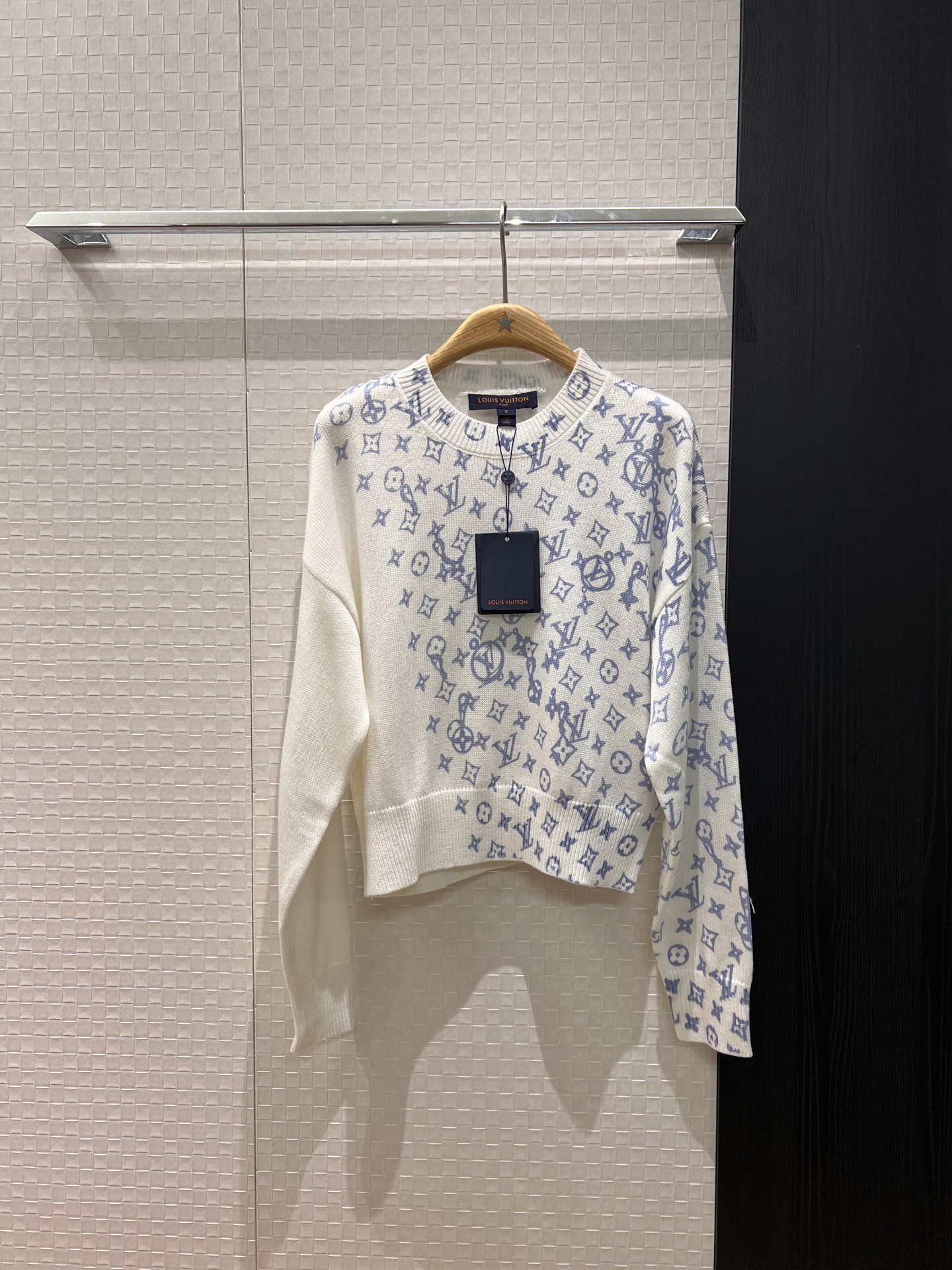 NO:609789,New fresh blue printed round neck off-shoulder sweater, classic presbyopia, wool blend, loose and age-reducing, slimming and versatile SML,,sweaters,alexander wang19860909新款清新蓝色印花圆领落肩毛衣经典老花 羊毛混纺 宽松减龄 显瘦百搭SML,,sweaters,alexander wang,Women's clothing