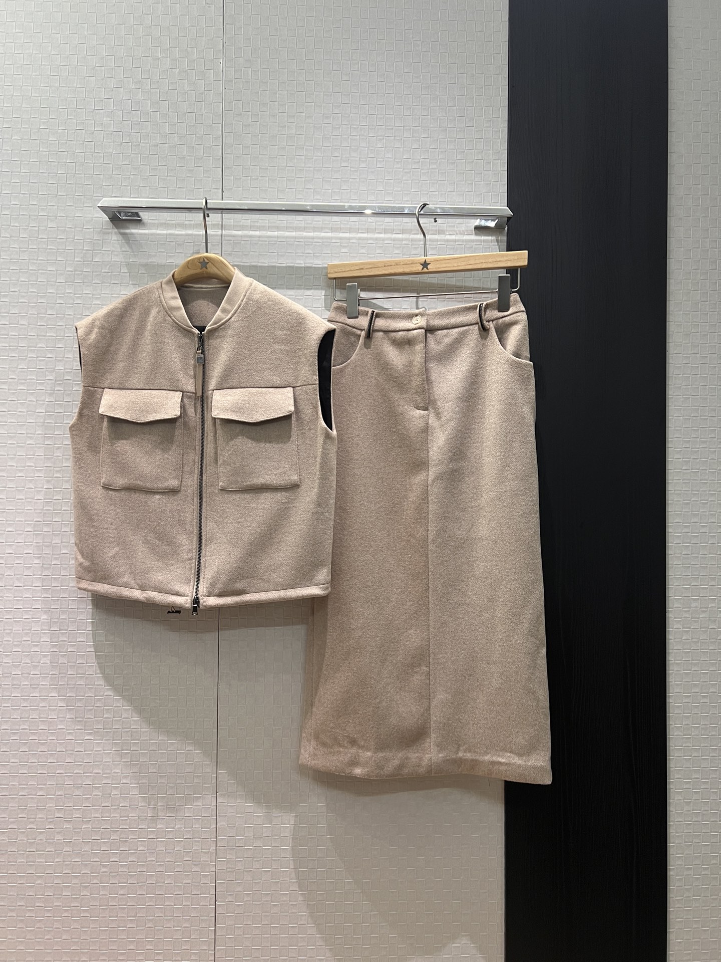 NO:611408,Vest Skirt New BC Wool Wool Small Stand Collar Vest Jacket Top Back Slit Straight Skirt Fashionable Commuting Simple and Versatile Gray Apricot SML,,skirts,jackets & coats,alexander wang19860909马甲 半裙新款BC 羊毛呢小立领马甲外套上衣后开叉直筒半裙 时尚通勤 简约百搭灰色杏色 SML,,skirts,jackets & coats,alexander wang,Women's clothing