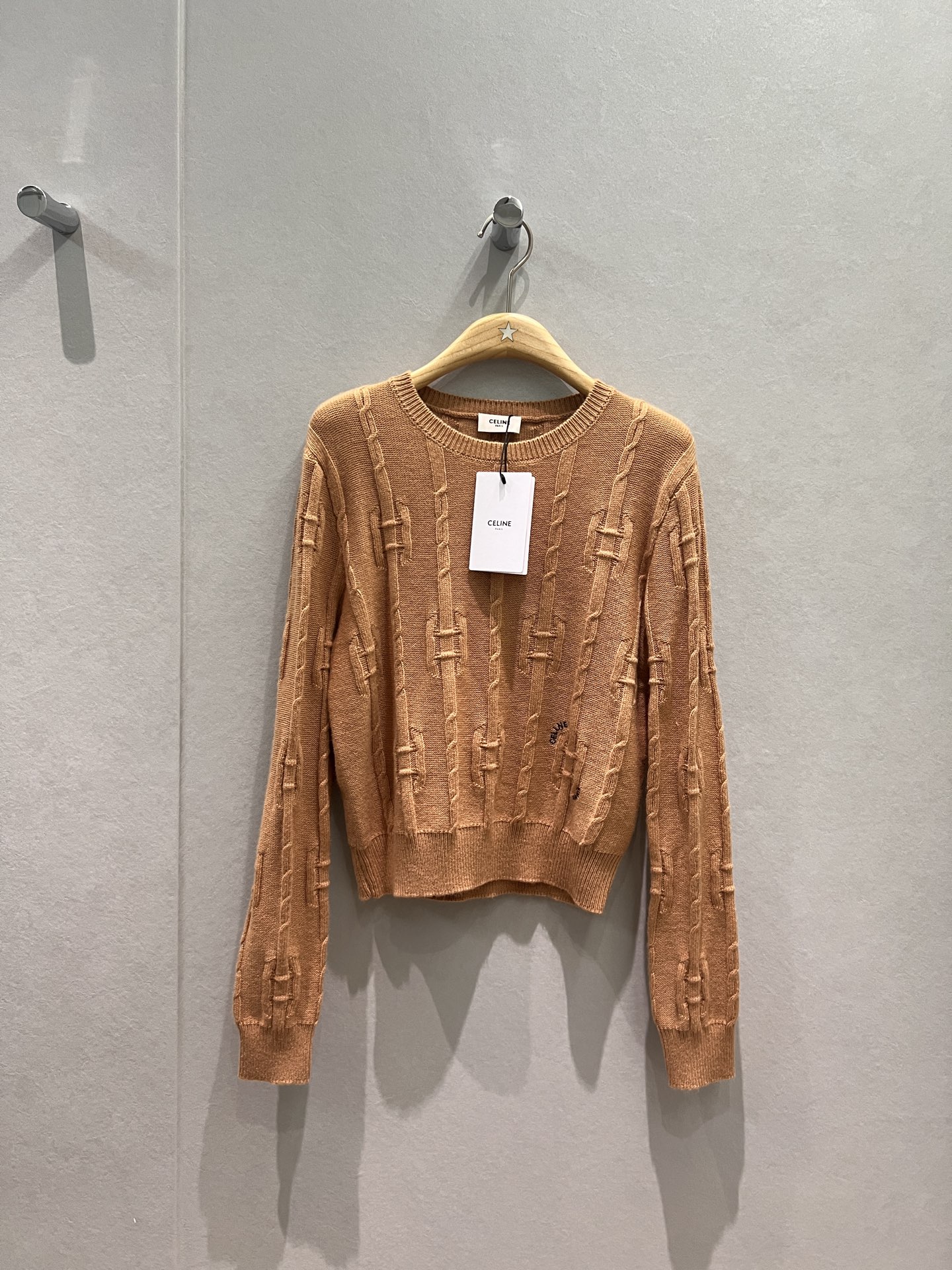 NO:621627,26 early spring new three-dimensional Arc de Triomphe logo cable wool knitted top round neck long-sleeved sweater, simple and fashionable, embroidered logo letters on the hem to reduce age and versatile, navy blue Maillard brown and bright yellow SML,,sweaters,alexander wang1986090926早春新款立体凯旋门logo绞花羊毛针织上衣圆领长袖毛衣 简约时尚 下摆刺绣logo字母减龄百搭 海军蓝美拉德棕嫩黄色 SML,,sweaters,alexander wang,Women's clothing