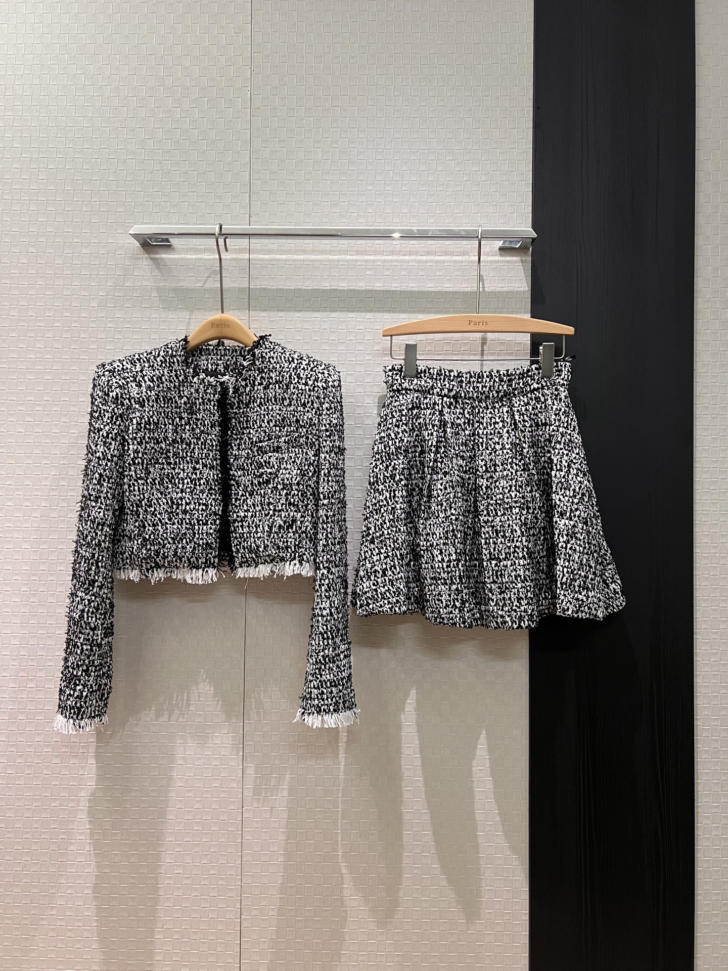 NO:622175,Jacket, skirt, new brushed fringed tweed short coat, tweed high-waisted A-line pleated skirt, shoulder pad design, elegant commuting, essential for age reduction SML,,skirts,jackets & coats,alexander wang19860909外套 半裙新款拉毛流苏粗花呢短款外套粗花呢高腰A字百褶半裙 垫肩设计 气质通勤 减龄必备SML,,skirts,jackets & coats,alexander wang,Women's clothing