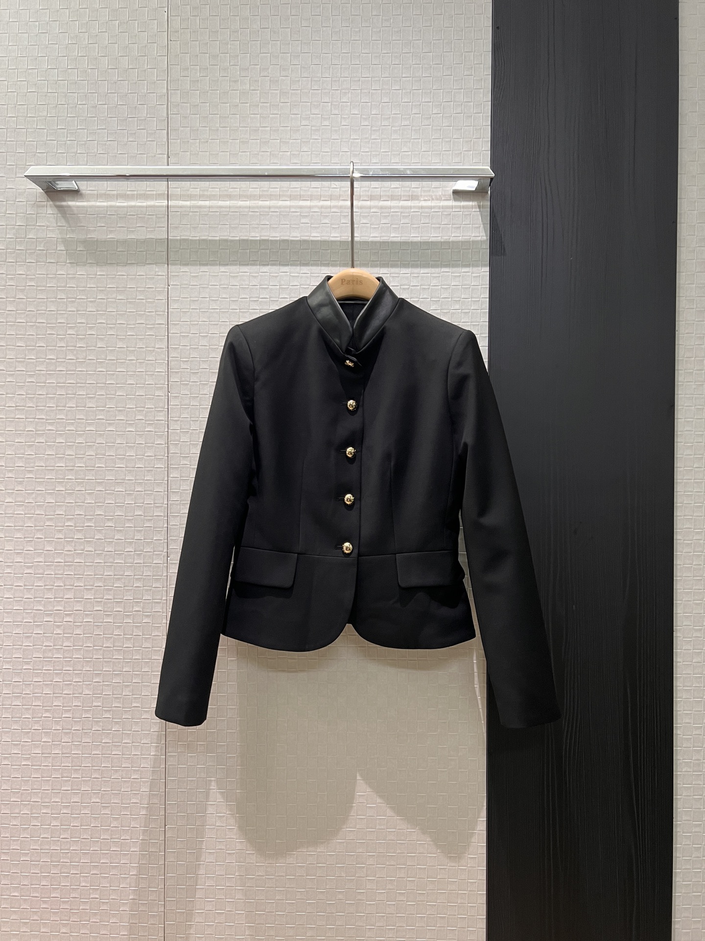 NO:622160,New style leather stand-up collar gold-breasted short jacket, three-dimensional splicing ruffle hem, slim fit, logo leather label on the back, handsome, versatile for all ages, wool blended S-XL,,jackets & coats,alexander wang19860909新款拼皮立领金色排扣短款外套 立体拼接荷叶下摆 修身显瘦背后logo皮标 帅气十足 减龄百搭 羊毛混纺S-XL,,jackets & coats,alexander wang,Women's clothing