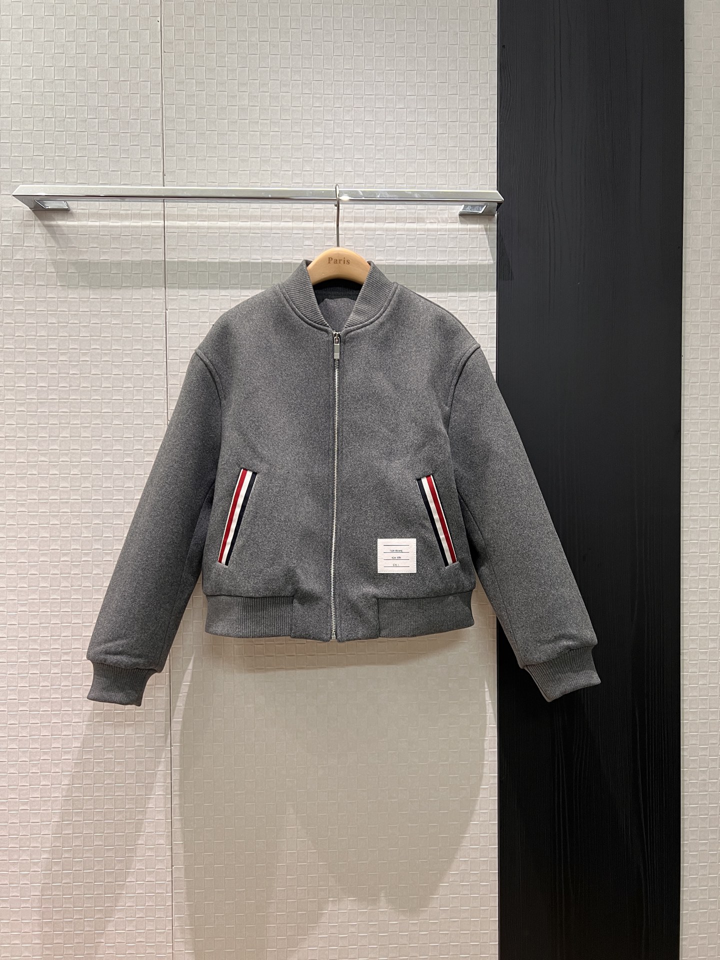 NO:622176,New recommendation: TB stand-up collar woolen baseball jacket, classic three-color webbing splicing pocket decoration, lazy and casual, college style, age-reducing dark blue gray SML,,jackets & coats,jackets & coats,alexander wang19860909新款推荐TB立领羊毛呢棒球服夹克外套经典三色织带拼接口袋装饰 慵懒休闲 学院风减龄深蓝灰色 SML,,jackets & coats,jackets & coats,alexander wang,Women's clothing