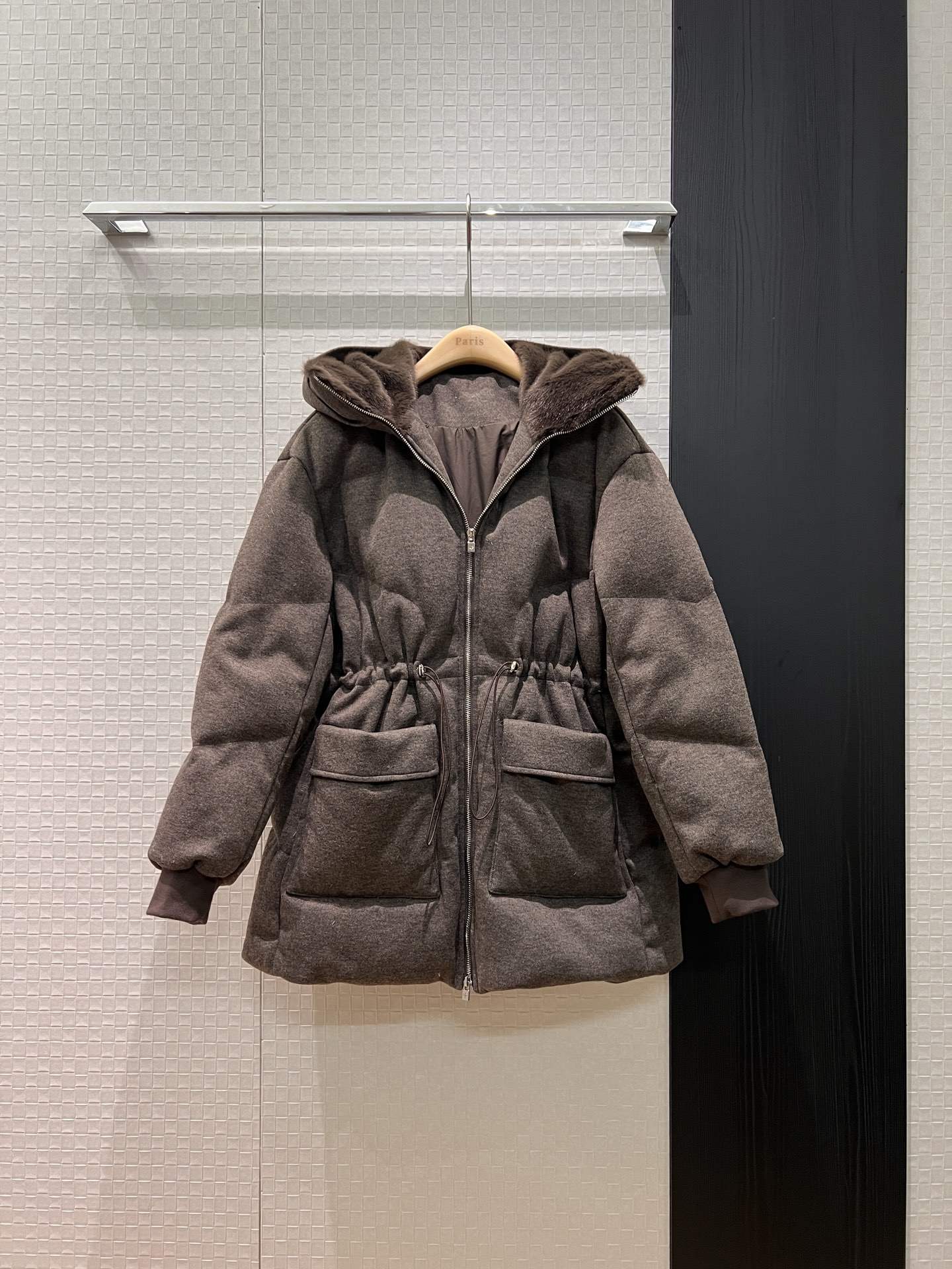 NO:623311,New LP mink fur hooded mid-length down jacket with dust bag, wool fabric drawstring waist, large pockets on both sides, loose and casual, warm and versatile, brown apricot SML,,loro piana,down jacket,hats,alexander wang19860909配防尘袋新款LP水貂毛连帽中长款羽绒服 羊毛面料抽绳收腰两侧大口袋 宽松休闲 保暖百搭咖色杏色 SML,,loro piana,down jacket,hats,alexander wang,Women's clothing