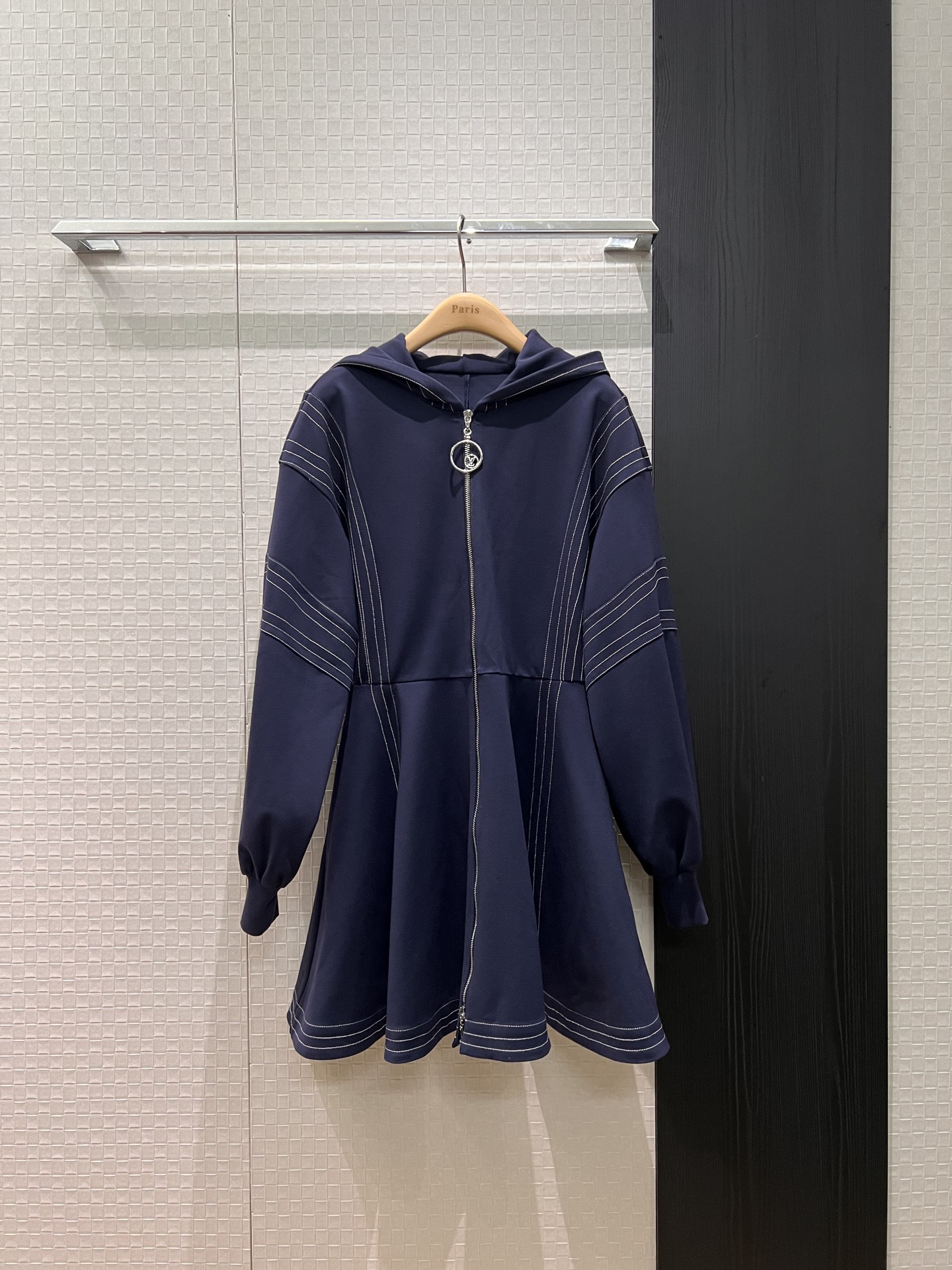 NO:623349,New open-stitch design hooded waist dress with spliced ​​A-line skirt, pockets on both sides, lantern sleeves, slimming, casual and age-reducing S-XL,,skirts,hats,alexander wang19860909新款明线设计连帽收腰连衣裙拼接A字裙摆 两侧有口袋 灯笼袖气质显瘦 休闲减龄 S-XL,,skirts,hats,alexander wang,Women's clothing