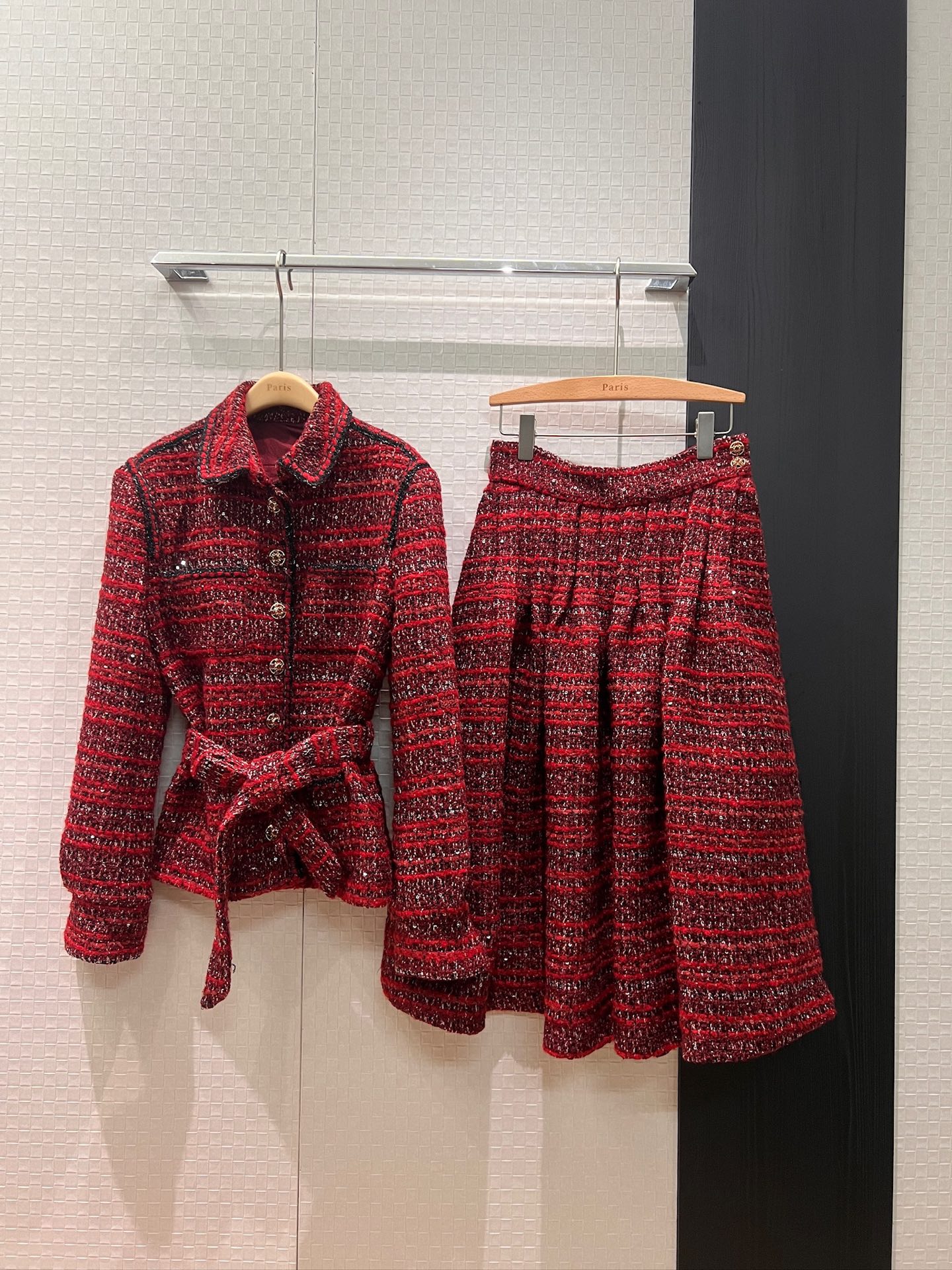 NO:623357,New Christmas red woven edge lapel tweed belted jacket, wool blend, camellia lining, molded buttons, elegant commuting, can be worn with the same skirt SML,,skirts,jackets & coats,alexander wang19860909新款圣诞红编织边翻领粗花呢系腰带外套羊毛混纺 山茶花内衬 开模扣子气质通勤 可搭同款半裙 SML,,skirts,jackets & coats,alexander wang,Women's clothing