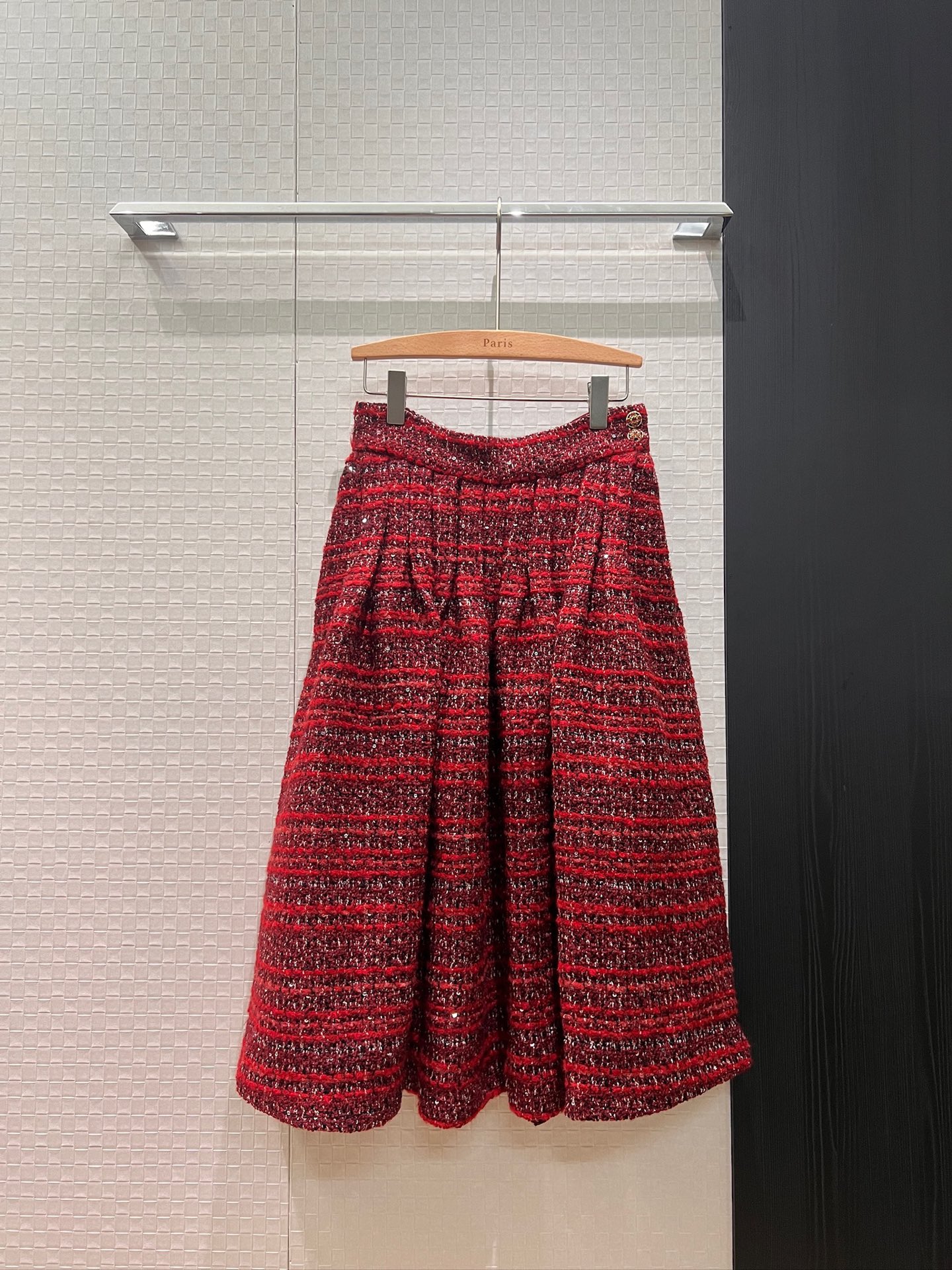 NO:623367,New Christmas red wool tweed high-waisted skirt, pleated waisted tutu skirt with pockets on both sides, camellia lining, molded buttons to match a set of jackets of the same style SML,,skirts,jackets & coats,alexander wang19860909新款圣诞红羊毛粗花呢高腰半裙 褶皱收腰蓬蓬裙两侧有口袋 山茶花内衬 开模扣子搭同款外套一套 SML,,skirts,jackets & coats,alexander wang,Women's clothing