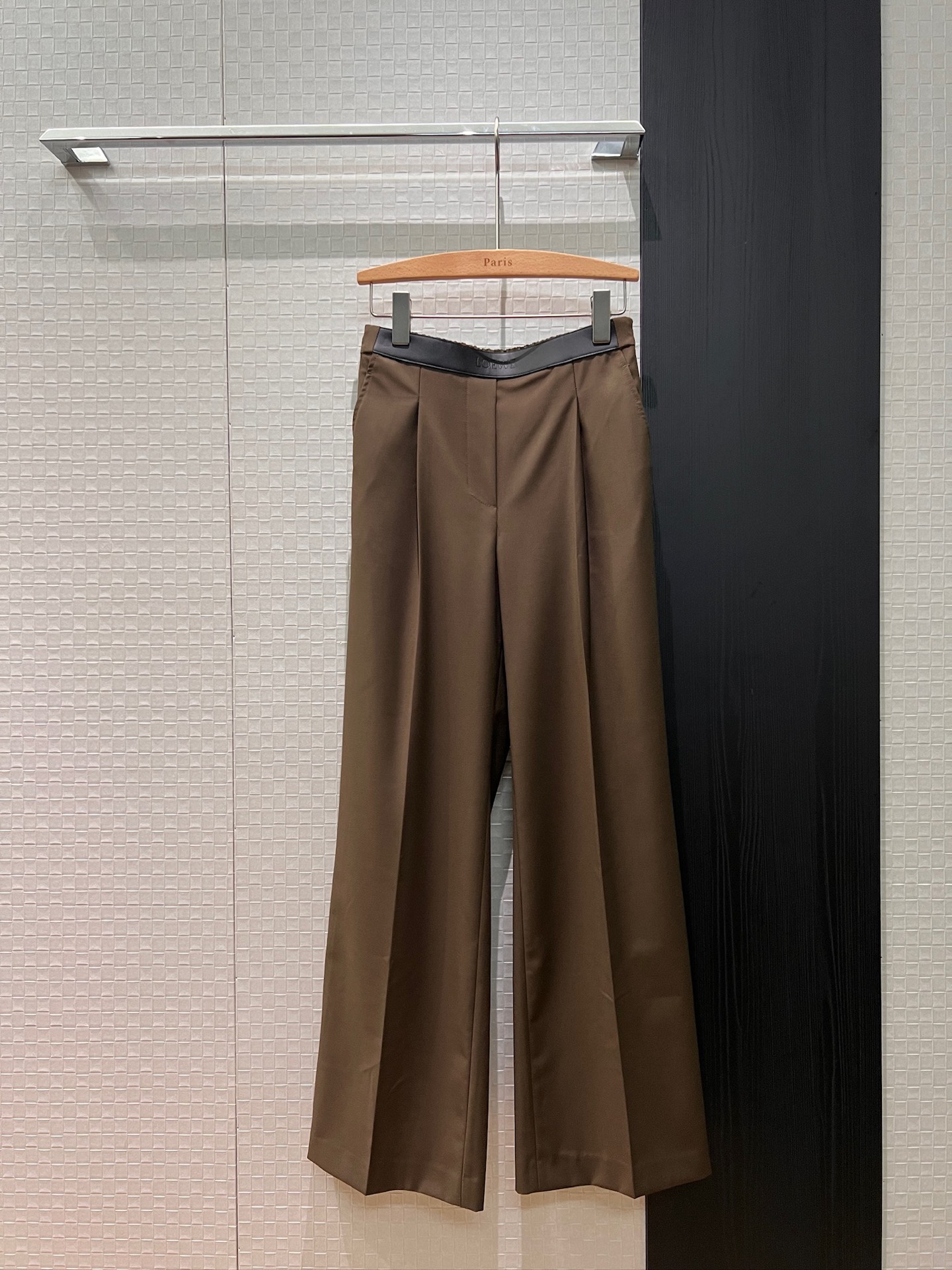 NO:624047,New Loewe wide-leg trousers with leather belt, casual trousers with elastic waist, simple and versatile, slimming and age-reducing, can be worn with the same suit S-XL,,loewe,business suit,alexander wang19860909新款Loewe拼皮腰带阔腿裤 松紧腰休闲西裤简约百搭 显瘦减龄可搭同款西装 S-XL,,loewe,business suit,alexander wang,Women's clothing