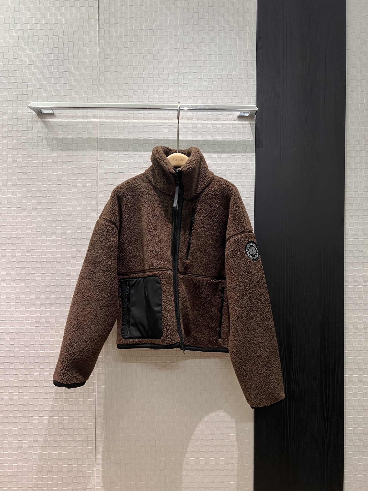 NO:624950,New big goose polar fleece standing collar loose jacket with classic embroidered logo armband decoration. Hardware accessories molding. Casual and warm. Versatile for age. Army green, coffee and apricot SML,,jackets & coats,jackets & coats,alexander wang19860909新款大鹅摇粒绒立领宽松夹克外套 经典刺绣logo袖标装饰 五金配件开模 休闲保暖 减龄百搭 军绿咖色杏色 SML,,jackets & coats,jackets & coats,alexander wang,Women's clothing