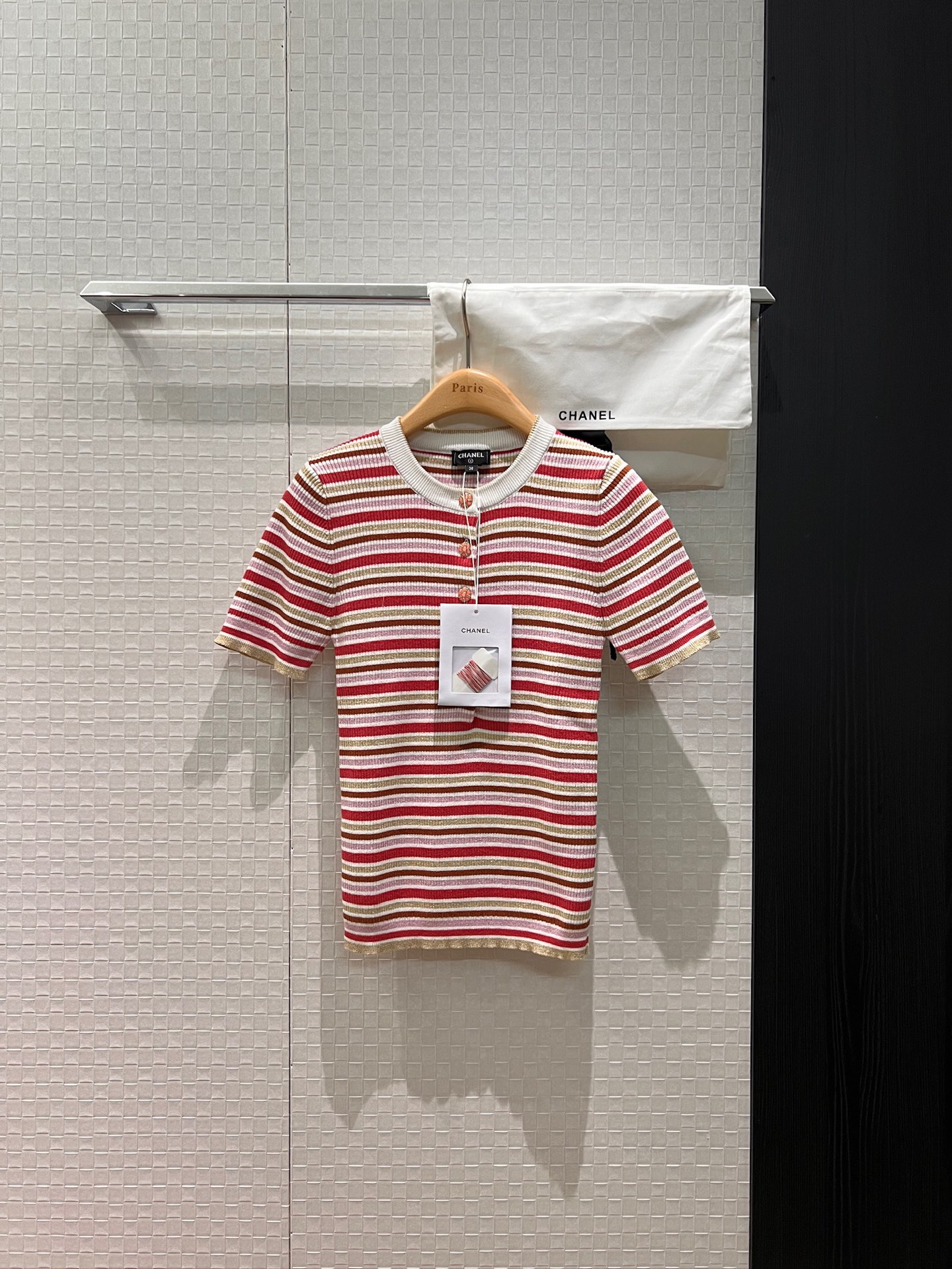 NO:624975,c New Qiu Tian's same style, gold thread colorful striped knitted short-sleeved top with half-open collar, molded buttons, slim fit, age-reducing and versatile matching, free storage bag cloth bag SML,, T-shirt, alexander wang19860909c新款邱天同款 金线彩色条纹针织短袖上衣领口半开襟 开模扣子 修身显瘦 减龄百搭配送收纳袋布包 SML,,T-shirt,alexander wang,Women's clothing