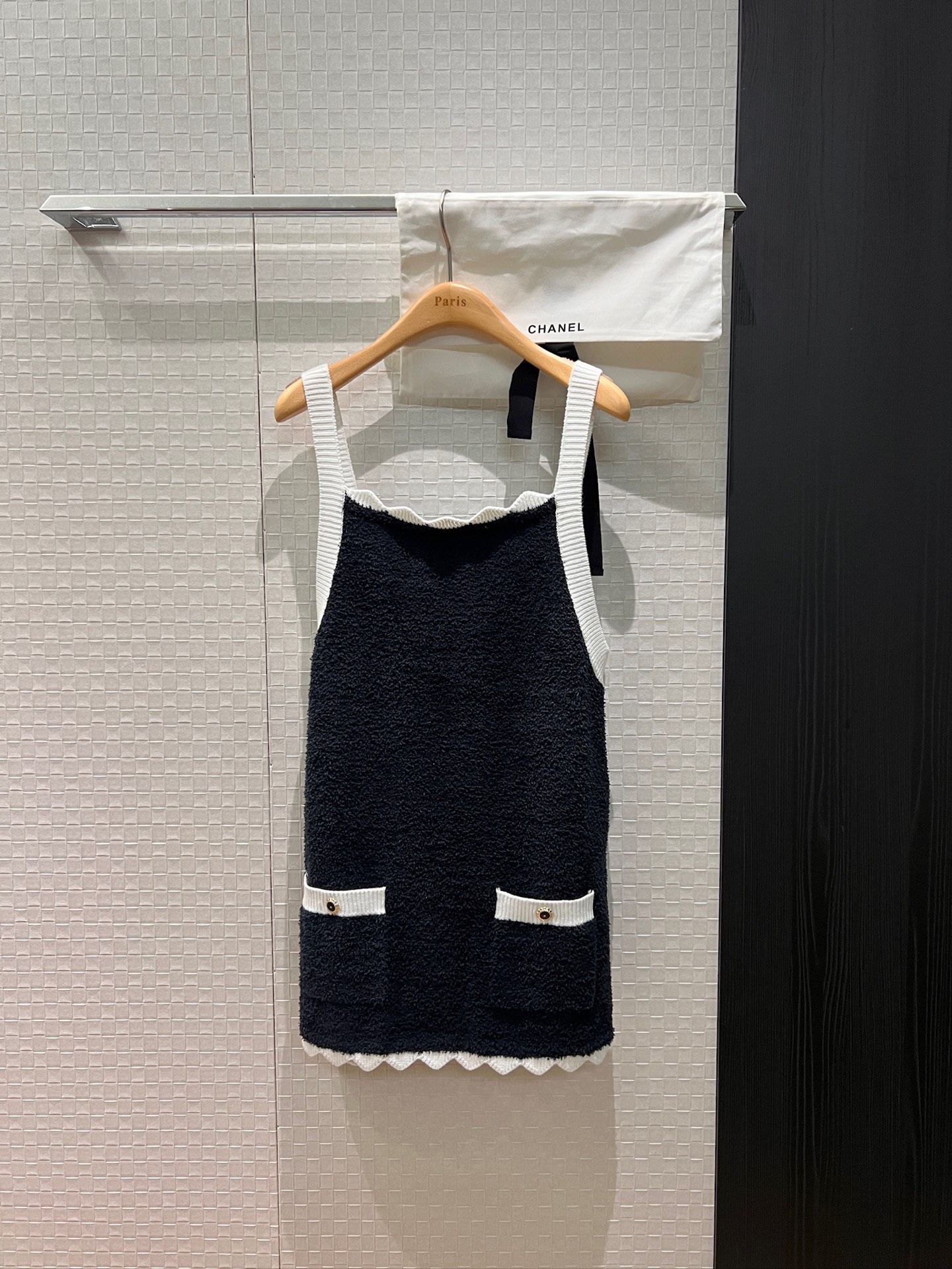 NO:624982,26c new style contrasting color lace sling backless towel knitted vest slimming and slimming age reduction matching free storage bag cloth bag dark with white SML,,alexander wang1986090926c新款撞色花边吊带露背毛巾针织背心修身显瘦 减龄百搭配送收纳袋布包 深带白色 SML,,alexander wang,Women's clothing