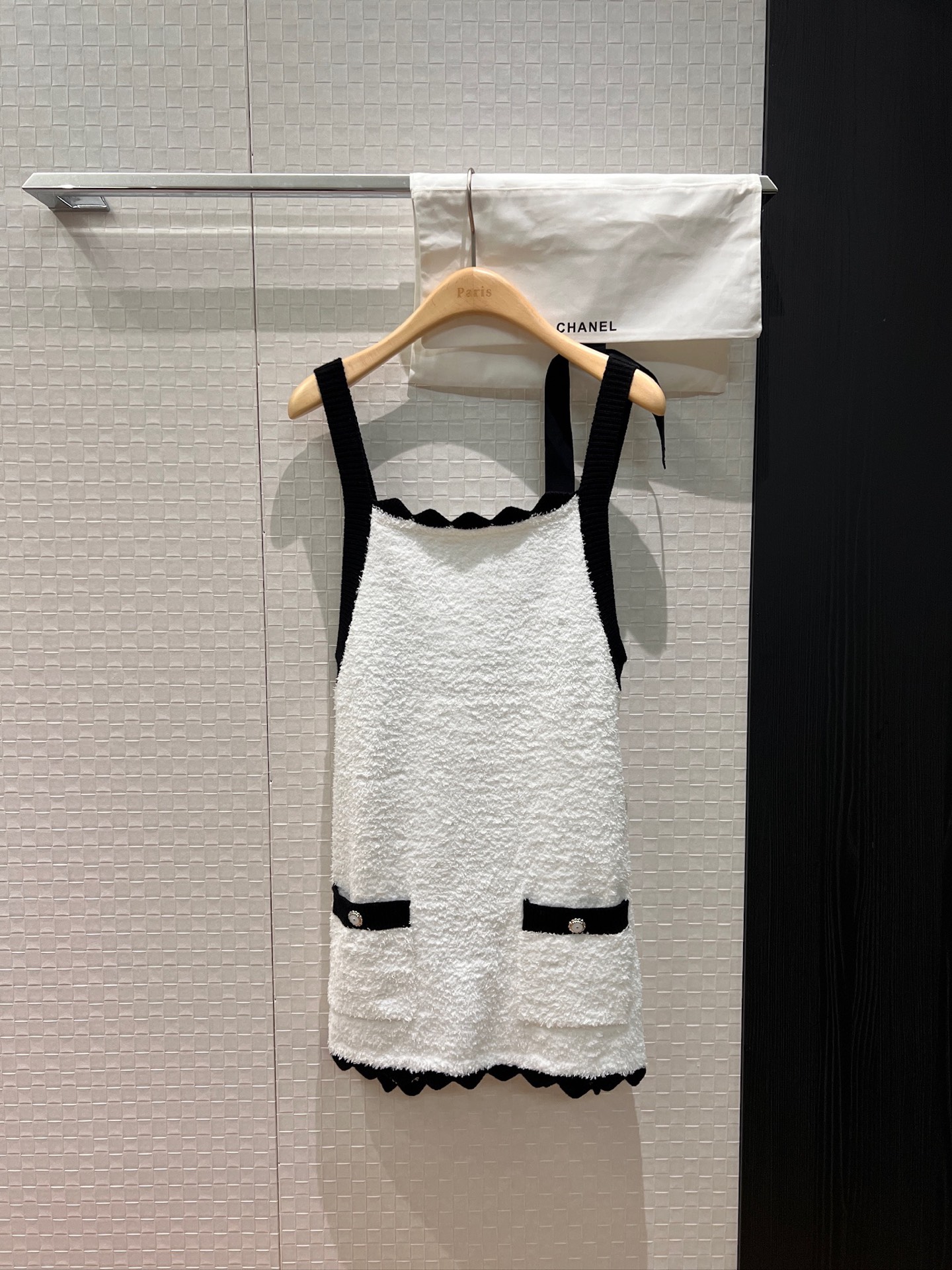 NO:624991,26c new style contrasting color lace sling backless towel knitted vest slimming and slimming age reduction matching free storage bag cloth bag dark with white SML,,alexander wang1986090926c新款撞色花边吊带露背毛巾针织背心修身显瘦 减龄百搭配送收纳袋布包 深带白色 SML,,alexander wang,Women's clothing