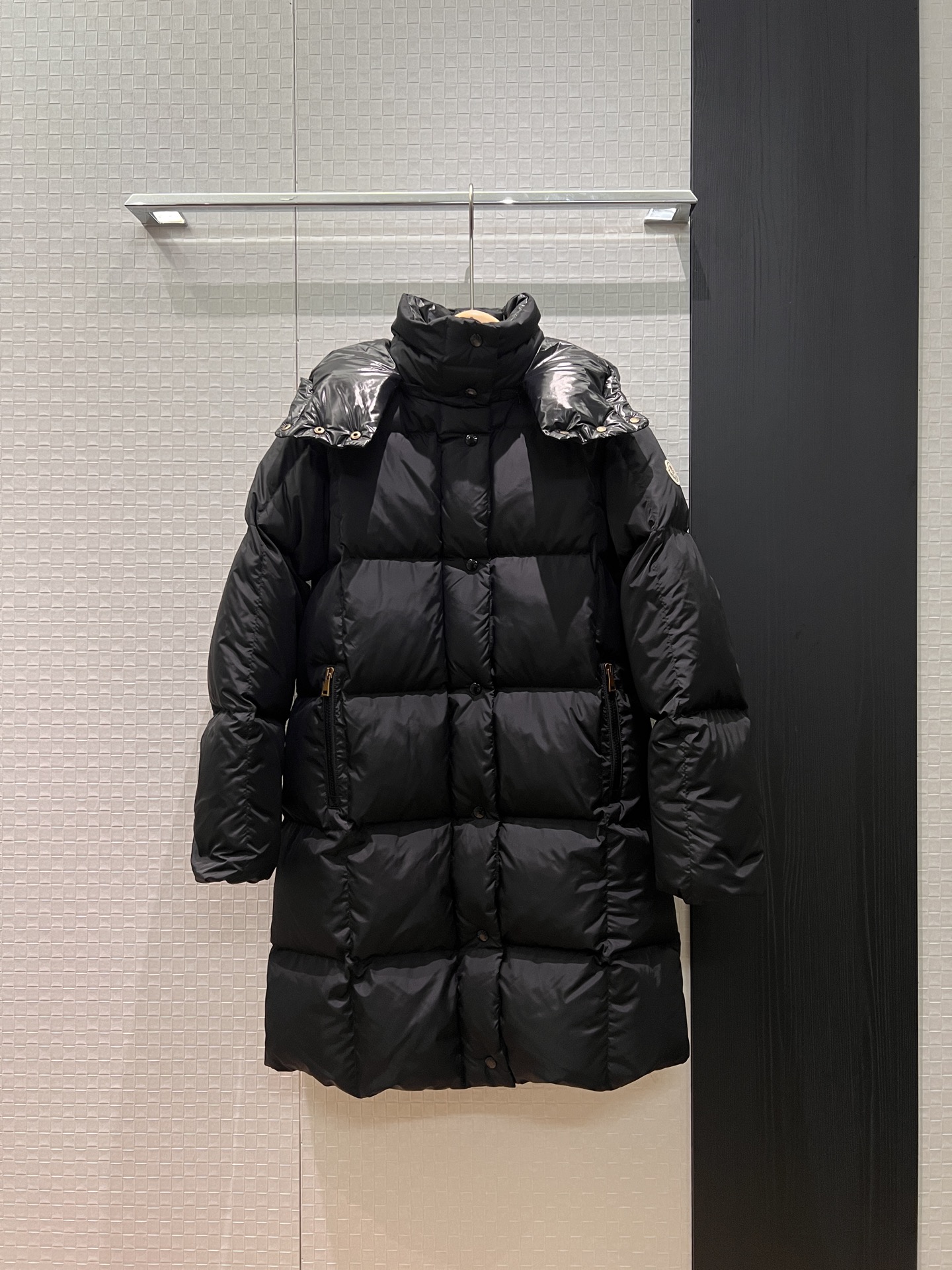 NO:625859,Equipped with dust bag, the same model as the new celebrity. Mouth-mounted, hooded, high-collar, mid-length down jacket, detachable hood, classic logo badge armband, loose and casual, 90 down, 10 feathers, black apricot 1-4,,Moncler,jackets & coats,down jacket,hats,alexander wang19860909配防尘袋新款明星同款 蒙口 连帽高领中长款羽绒服外套 帽子可拆卸 经典logo徽章袖标宽松休闲 90羽绒10羽毛 黑色杏色 1-4,,Moncler,jackets & coats,down jacket,hats,alexander wang,Women's clothing