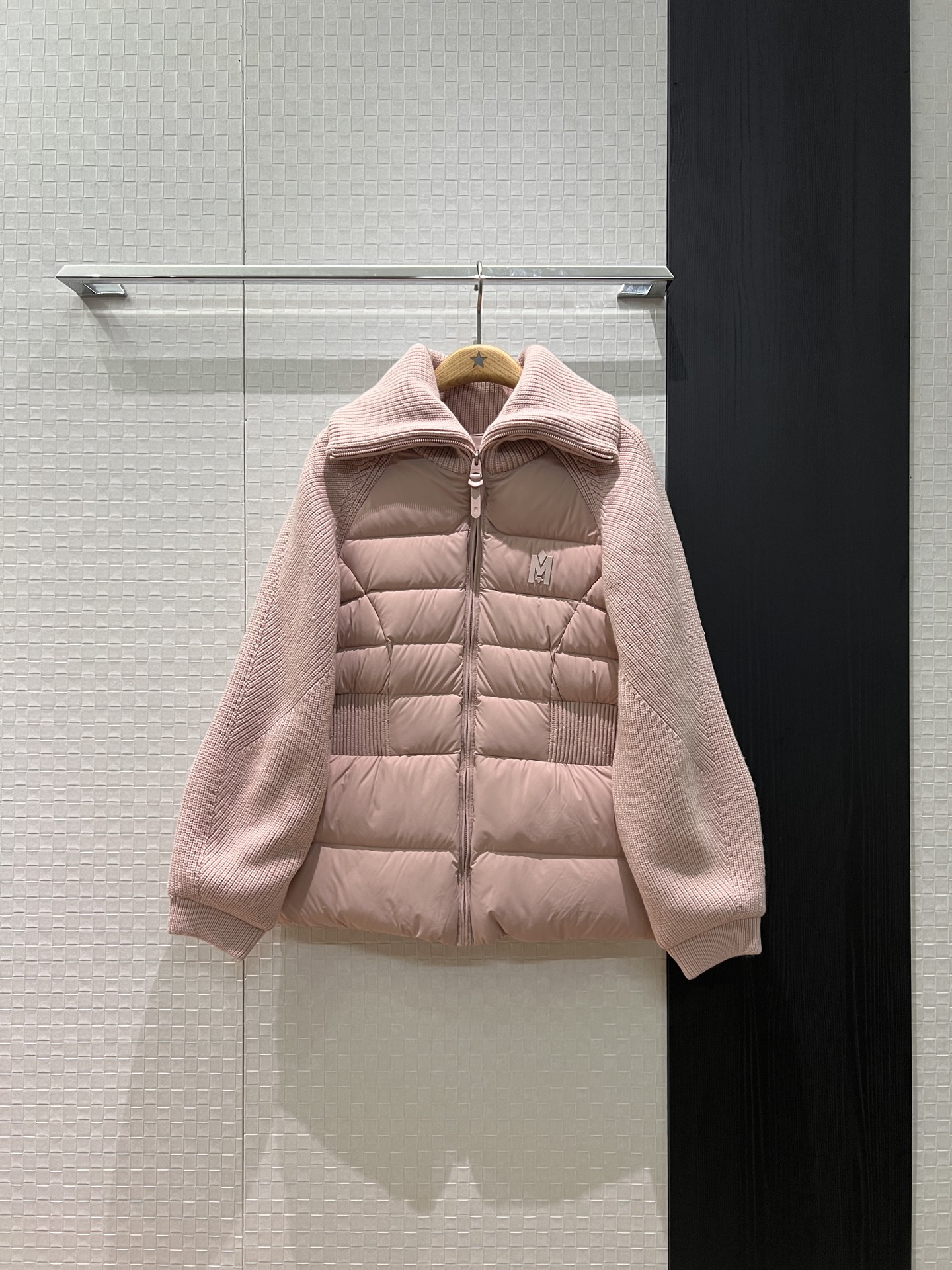 NO:625842,With dust bag, new autumn and winter large lapel high collar knitted wool splicing down jacket. Waist jacket to keep warm and slim. College style to reduce age. Casual and versatile. 90 down 10 feathers black apricot pink white SML,,jackets & coats,down jacket,alexander wang19860909配防尘袋秋冬新款大翻领高领针织羊毛拼接羽绒服 收腰外套保暖修身 学院风减龄 休闲百搭 90羽绒10羽毛黑色杏色粉色白色 SML,,jackets & coats,down jacket,alexander wang,Women's clothing