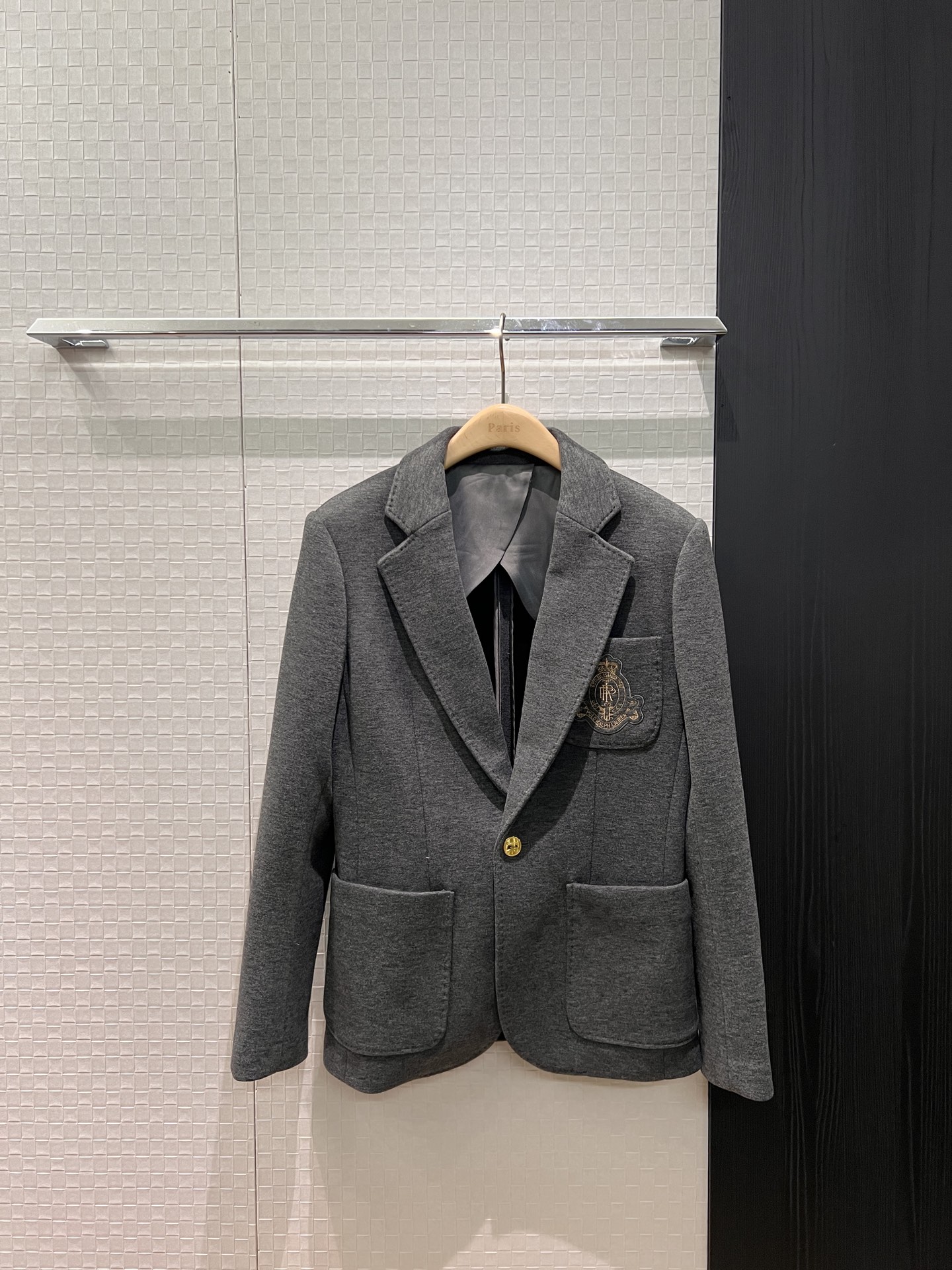 NO:625828,New RL embroidered badge pocket suit jacket with hand-rolled bead edges, college style, classic and age-reducing, versatile and unattractive, dark blue gray SML,,jackets & coats,business suit,alexander wang19860909新款RL刺绣徽章口袋西装外套手摇珠边 学院风 经典减龄 百搭不挑人深蓝灰色 SML,,jackets & coats,business suit,alexander wang,Women's clothing