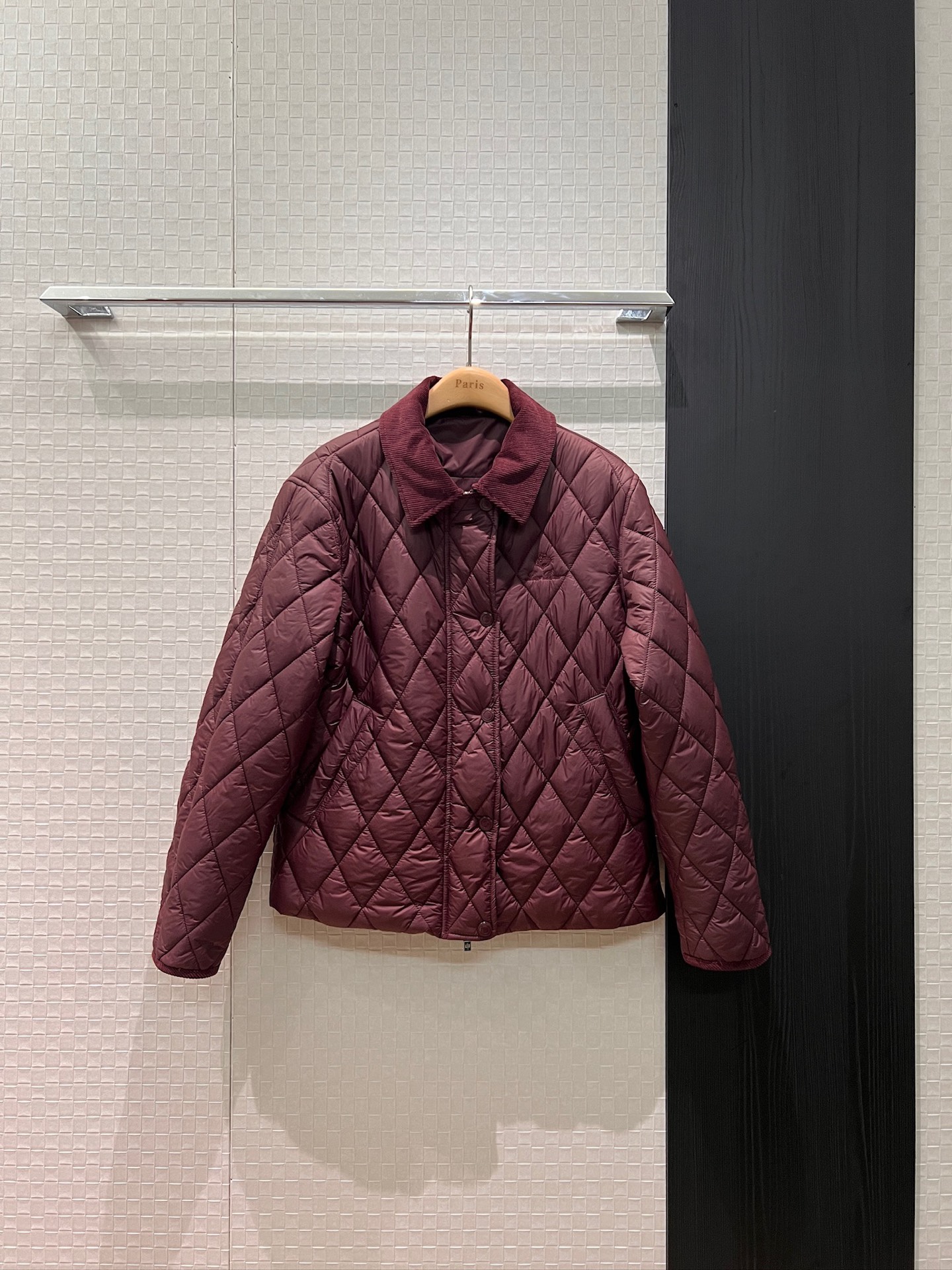 NO:628036,New LP corduroy collar spliced ​​short quilted jacket. Quilted design jacket with LP badge embroidery on the chest. Thin and soft, comfortable and not bulky. Age-reducing and versatile khaki/ancora red SML,,loro piana,jackets & coats,jackets & coats,alexander wang19860909新款LP灯芯绒衣领拼接短款夹棉外套 绗缝设计夹克棉服胸前刺绣Lp徽章装饰 轻薄柔软 舒适不臃肿 减龄百搭卡其/安可拉红 SML,,loro piana,jackets & coats,jackets & coats,alexander wang,Women's clothing