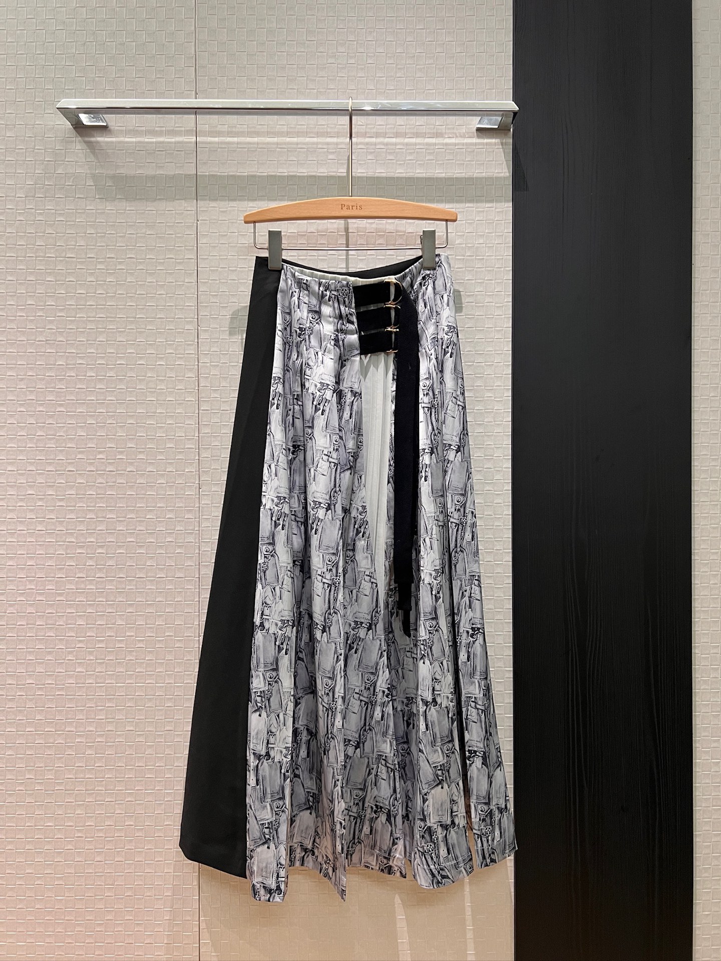 NO:629232,New heavy industry print, color matching, irregular lace decoration, wrapped pleated skirt, elegant temperament, age-reducing and versatile, casual and fashionable S-XL,,skirts,alexander wang19860909新款重工印花拼色不规则系带装饰 包裹式百褶半裙优雅气质 减龄百搭 休闲时尚S-XL,,skirts,alexander wang,Women's clothing