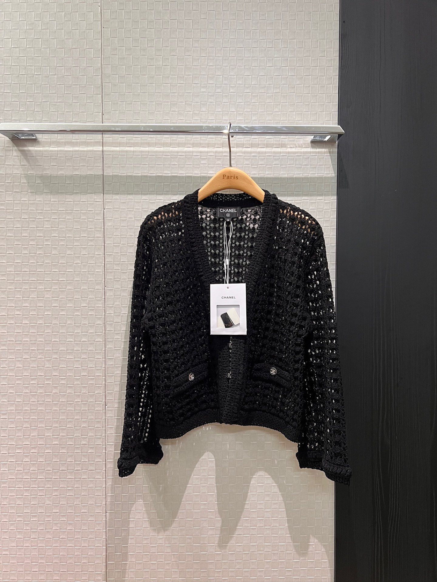 NO:629274,26C new woven cutout knitted cardigan with open molded double C buttons, lazy style, versatile temperament, free storage bag cloth bag, black and white SML,,alexander wang1986090926C新款编织镂穿针织开衫外搭开模双C扣子 慵懒风 气质百搭配送收纳袋布包 黑色白色 SML,,alexander wang,Women's clothing