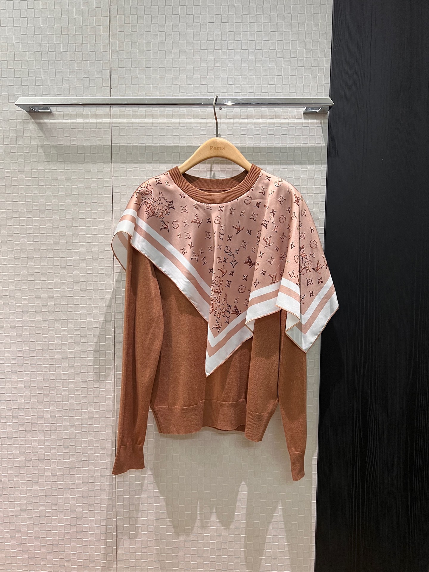 NO:629310,New spliced ​​presbyopia silk scarf shawl decoration Wool knitted top fashionable and casual Temperament versatile fake two-piece splicing and matching Must-have for age reduction Dark blue khaki S-XL,,shawls,alexander wang19860909新款拼接老花丝巾披肩装饰 羊毛针织上衣时尚休闲 气质百搭假两件拼接搭配 减龄必备 深蓝卡其 S-XL,,shawls,alexander wang,Women's clothing