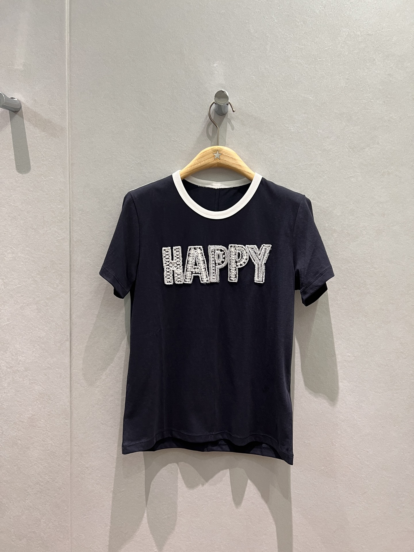 NO:629382,New wool embroidered HAPPY letter contrast collar T-shirt is simple and cute, casual and versatile, dark blue, wine red and white SML,,tees,t-shirt,alexander wang19860909新款毛线刺绣HAPPY字母撞色领T恤简单可爱 休闲百搭深蓝酒红白色 SML,,tees，t-shirt,alexander wang,Women's clothing
