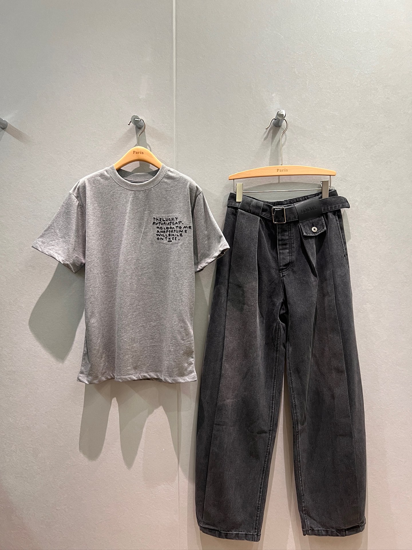 NO:649338,The new loewe smoky gray wash, belted with logo leather brand, pleated design, balloon jeans, handsome and stylish, walking with style, age-reducing and versatile S-XL,,loewe,jeans,alexander wang19860909新款loewe烟灰色洗水 系腰带装饰logo皮牌褶皱设计气球牛仔裤帅气炸街 走路带风 减龄百搭S-XL,,loewe,jeans,alexander wang,Women's clothing