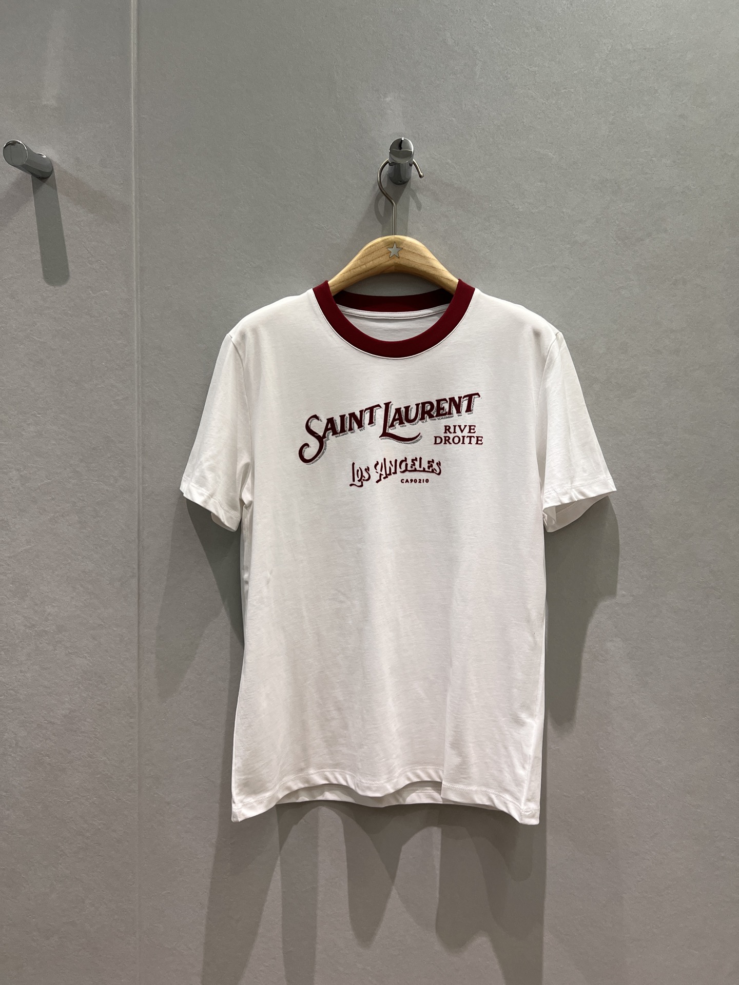 NO:649311,New color block collar flocked letter printed T-shirt, simple and casual, versatile for age reduction, black and white SML,,tees,t-shirt,alexander wang19860909新款拼色领植绒字母印花T恤简约休闲 减龄百搭 黑色白色 SML,,tees，t-shirt,alexander wang,Women's clothing