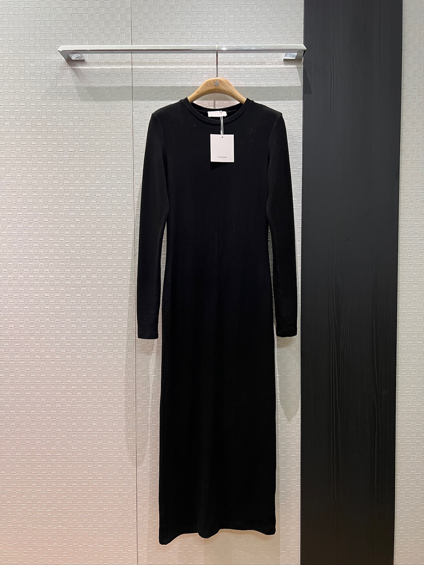 NO:650477,New minimalist round neck fleece long-sleeved dress. Bottoming long skirt with slit at the back. Slim and slim. Simple and casual. Versatile for age. Black gray oatmeal color. SML,,skirts,alexander wang19860909新款极简圆领抓绒长袖连衣裙 打底长裙后摆开叉 修身显瘦 简约休闲 减龄百搭黑色灰色燕麦色 SML,,skirts,alexander wang,Women's clothing