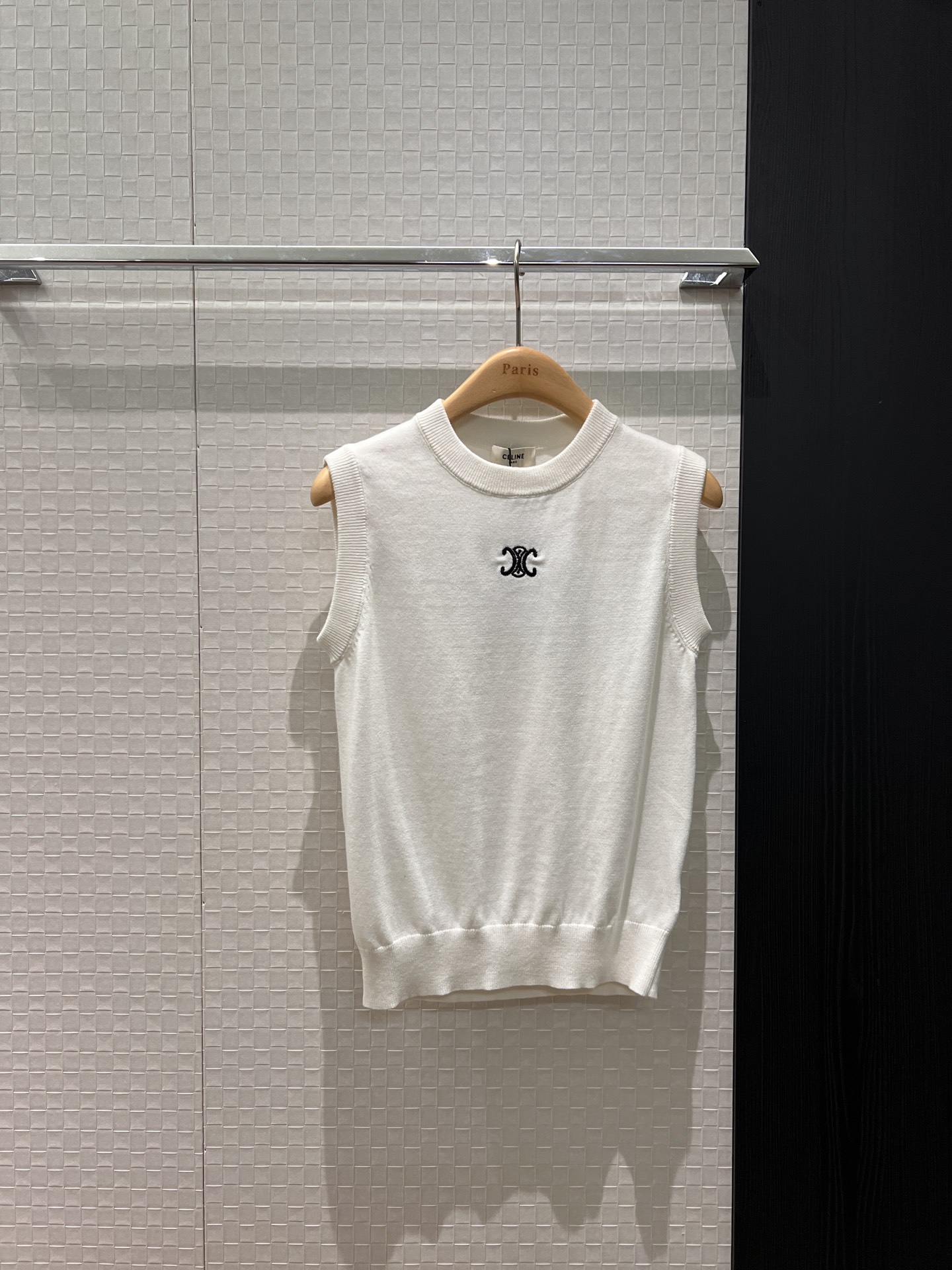 NO:650617,Early spring new style embroidered Arc de Triomphe logo wool knitted vest top, simple and casual, essential for age reduction, basic and versatile black and white SML,,alexander wang19860909早春新款刺绣凯旋门logo羊毛针织背心上衣简单休闲 减龄必备 基础百搭黑色白色 SML,,alexander wang,Women's clothing