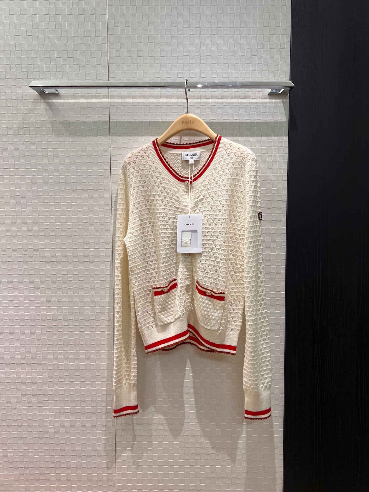 NO:651701,26C new color block striped collar lace knitted cardigan jacket embroidered double C armband decoration casual and versatile essential delivery storage bag cloth bag for age reduction dark blue and white SML,,jackets & coats,alexander wang1986090926C新款拼色条纹领花边针织开衫外套刺绣双C袖标装饰 休闲百搭 减龄必备配送收纳袋布包 深蓝白色 SML,,jackets & coats,alexander wang,Women's clothing