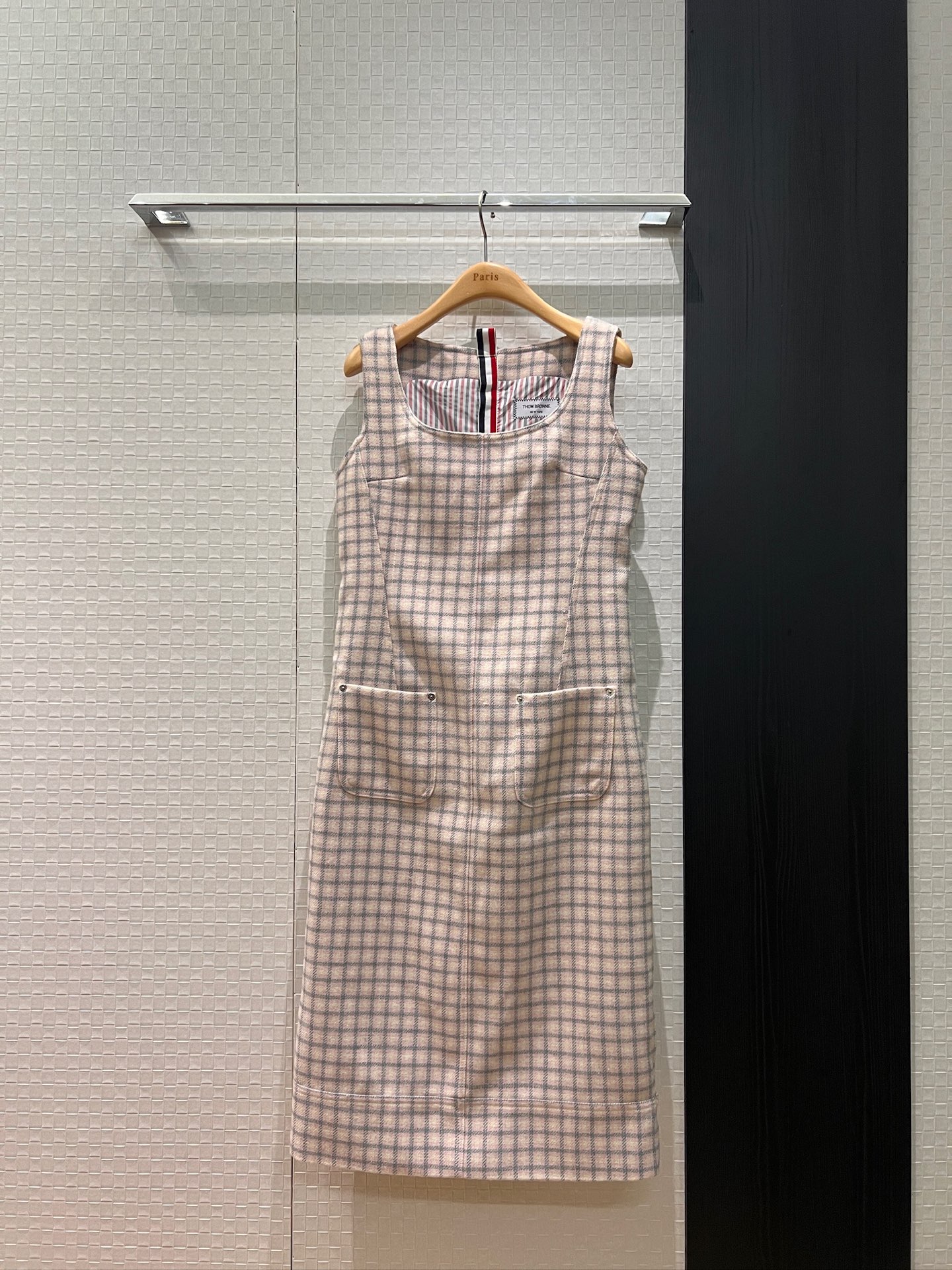 NO:651695,The new Zhang Yifan same style TB pink plaid square neck vest sleeveless dress slim fit pockets on both sides classic red white and blue lining patchwork ribbon decoration age-reducing and versatile SML,,skirts,alexander wang19860909新款张艺凡同款 TB粉色格纹方领背心无袖连衣裙修身显瘦 两侧口袋 经典红白蓝内衬 拼织带装饰减龄百搭 SML,,skirts,alexander wang,Women's clothing