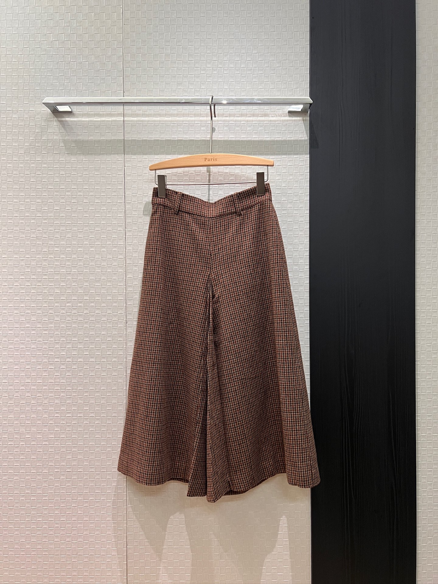 NO:652908,New retro houndstooth wool pleated A-line trouser skirt, three-quarter wide-leg pants, fashionable item, high waist, slimming and commuting style, versatile for age reduction SML,,skirts,alexander wang19860909新款复古千鸟格羊毛压褶A字裤裙 七分阔腿裤时髦单品 高腰显瘦通勤气质 减龄百搭 SML,,skirts,alexander wang,Women's clothing