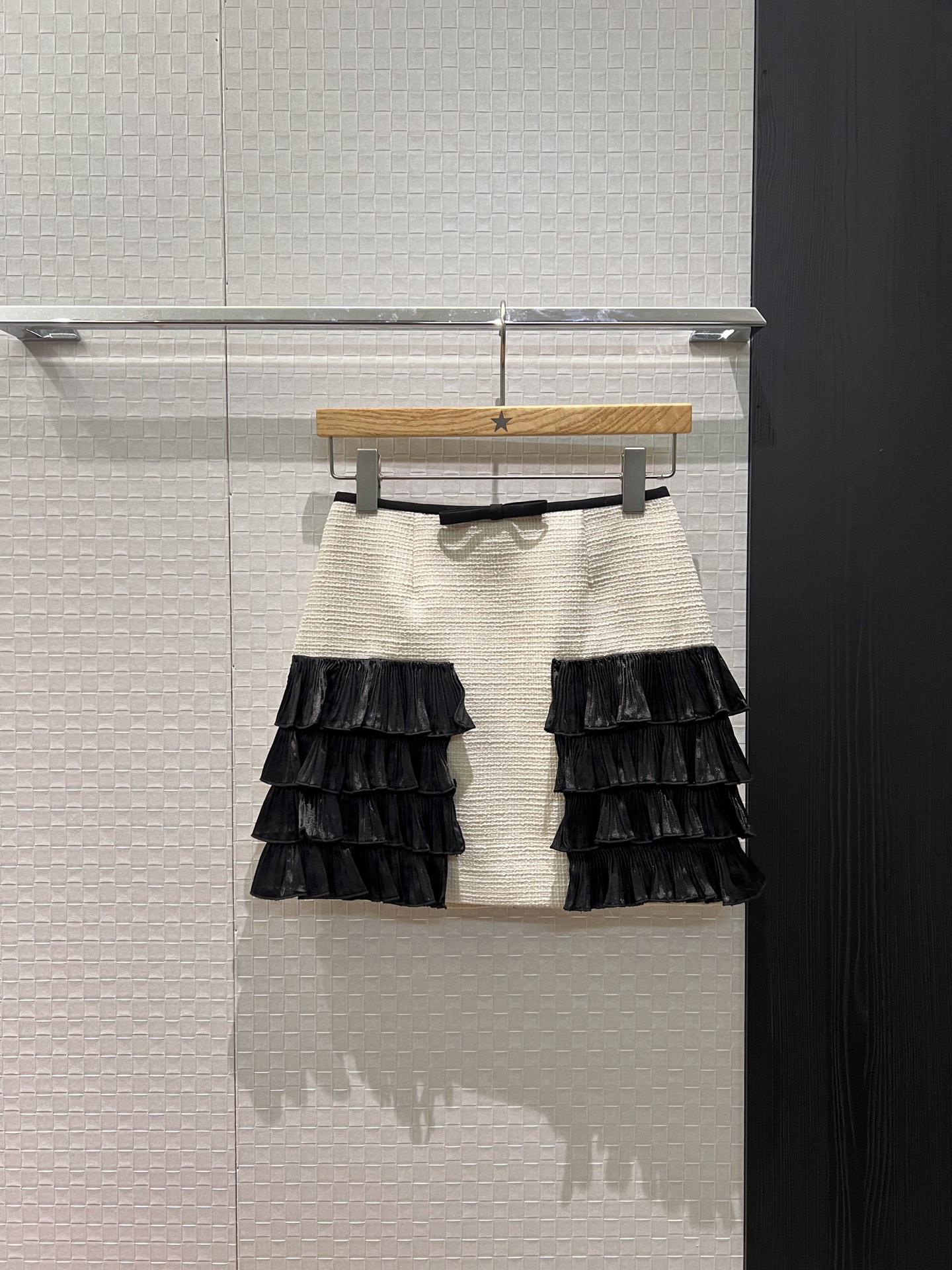 NO:652842,New arrival, contrasting edge bow, fungus lace decoration, A-line skirt, wool tweed, ladylike temperament, age-reducing and versatile, can be worn with the same jackets SML, skirts, jackets & coats, alexander wang19860909新款来袭撞色边蝴蝶结 木耳花边装饰A字半裙羊毛粗花呢 淑女气质 减龄百搭 可搭同款外套SML,,skirts,jackets & coats,alexander wang,Women's clothing