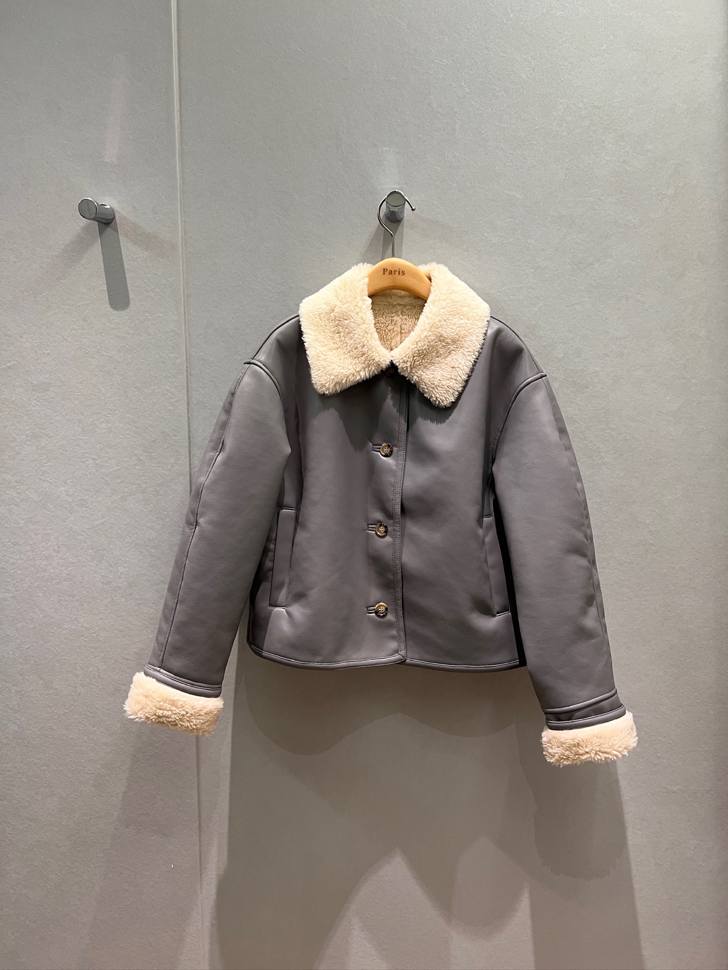 NO:654343,New model of Chen Duling and Bae Zhuhyun, imitation lambswool fur integrated, fur lapel single-breasted jacket, loose and casual, versatile for age reduction, windproof and warm S-XL,,jackets & coats,alexander wang19860909新款陈都灵 裴珠泫同款 仿羔羊毛皮毛一体 毛毛翻领单排扣外套宽松休闲 减龄百搭 防风保暖S-XL,,jackets & coats,alexander wang,Women's clothing