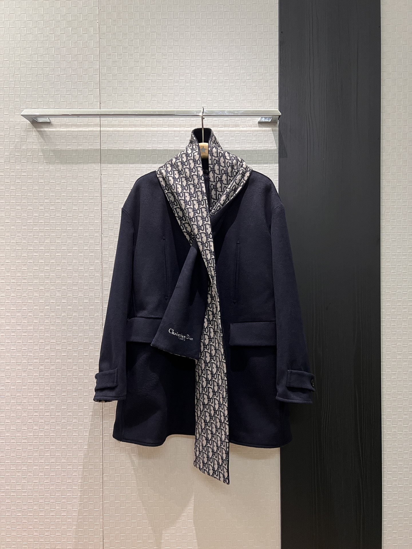 NO:654311,New classic presbyopic scarf decoration, presbyopic wool tweed lining mid-length coat, simple and elegant, college style, age-reducing, elegant and fashionable S-XL,,jackets & coats,alexander wang19860909新款经典老花围巾装饰 内里老花羊毛呢中长款大衣外套简约大气 学院风减龄 优雅时尚 S-XL,,jackets & coats,alexander wang,Women's clothing