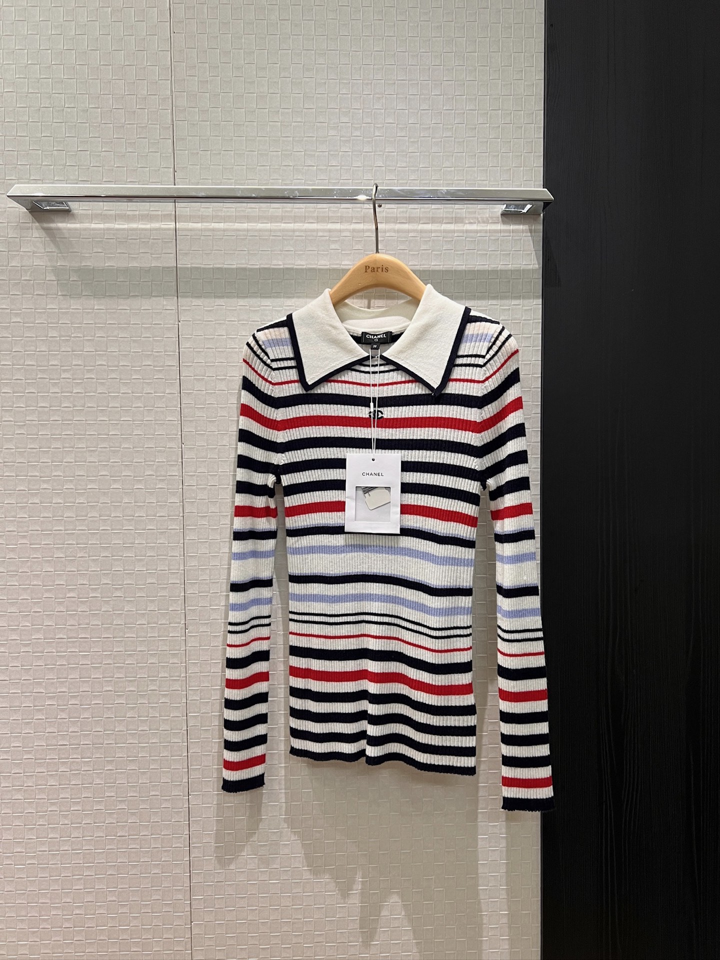 NO:654318,26c new color striped lapel knitted long-sleeved top with embroidered small double c on the chest, slim fit, age-reducing and versatile SML,,alexander wang1986090926c新款彩色条纹翻领针织长袖上衣胸前刺绣小双c 修身显瘦 减龄百搭 SML,,alexander wang,Women's clothing
