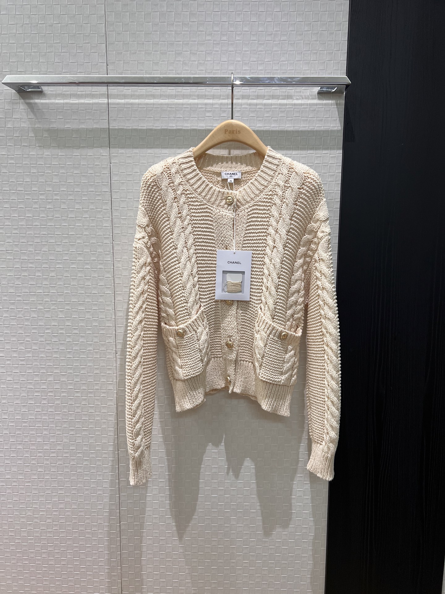 NO:654330,26C new Xin Zhilei carbonic acid style hollow hemp pattern knitted round neck cardigan jacket molded double C gold buckle lazy and casual temperament versatile black apricot SML,,jackets & coats,alexander wang1986090926C新款辛芷蕾 碳酸同款 镂空麻花纹针织圆领开衫外套开模双C金扣 慵懒休闲 气质百搭黑色杏色 SML,,jackets & coats,alexander wang,Women's clothing