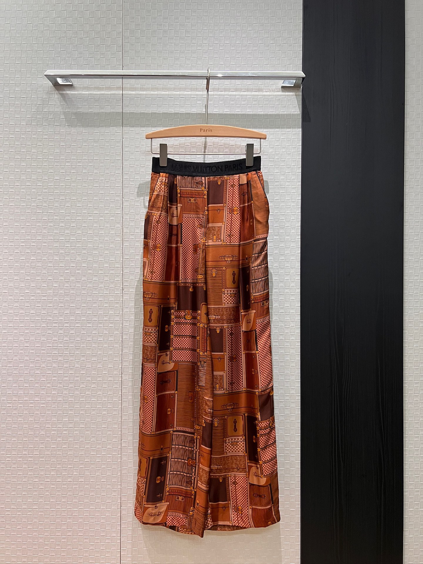 NO:655087,New classic suitcase positioning printed silk twill shirt, positioning flower silk wide-leg pants, fashionable and versatile, lazy temperament, jacquard logo elastic belt decoration, can be worn as a set or separately S-XL,,real silk,alexander wang19860909新款经典皮箱定位印花真丝斜纹衬衣定位花真丝阔腿裤时尚百搭 气质慵懒 提花logo松紧腰带装饰 可一套或分开搭 S-XL,,real silk,alexander wang,Women's clothing