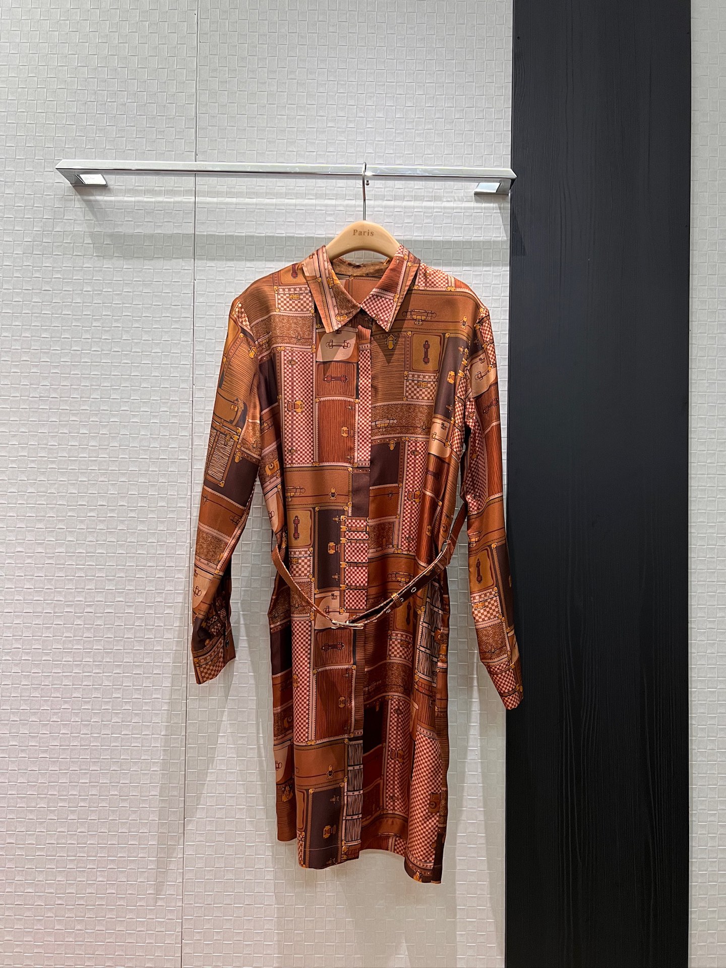 NO:655075,New classic leather suitcase positioning printed silk twill dress. Heavy silk. Decorated with the same fabric belt. Simple and fashionable. Slimming, sweet and age-reducing. Ladylike temperament. S-XL,,skirts,real silk,alexander wang19860909新款经典皮箱定位印花真丝斜纹真丝连衣裙 重磅真丝 搭配同面料腰带装饰简约时髦 修身显瘦甜美减龄 名媛气质 S-XL,,skirts,real silk,alexander wang,Women's clothing