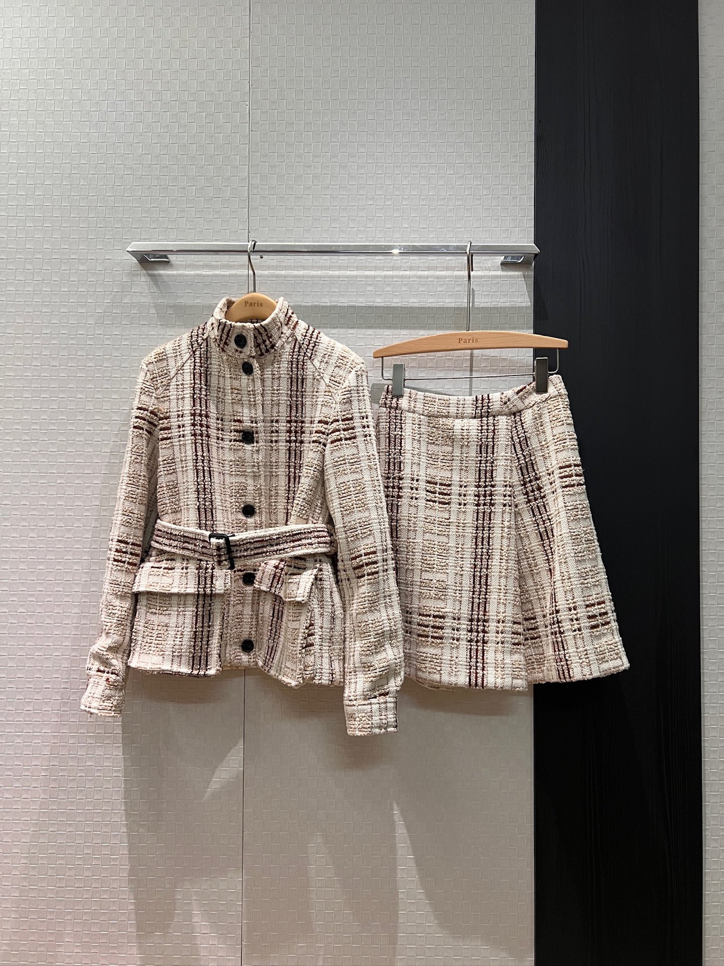 NO:655094,The new LP retro plaid stand-collar wool jacket has a belt to tighten the waist and is decorated with flap pockets on both sides. It is smart for commuting. It can be worn with the same skirt SML, loro piana, skirts, jackets & coats, alexander wang19860909新款LP复古格纹立领羊毛外套 系腰带收腰装饰两侧翻盖口袋 干练通勤 可搭同款半裙SML,,loro piana,skirts,jackets & coats,alexander wang,Women's clothing
