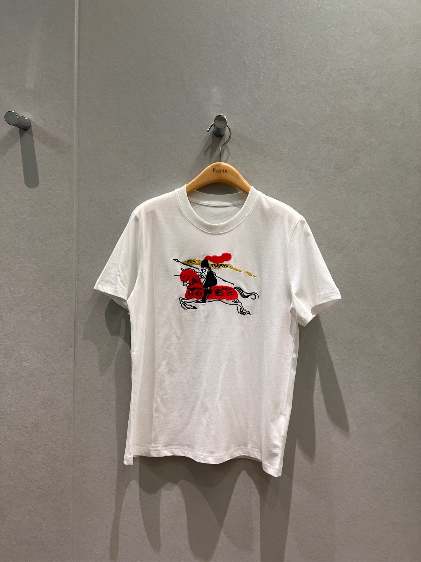 NO:655058,New Year of the Horse limited edition classic war horse logo embroidered T-shirt round neck casual simple fashionable and versatile for age reduction Christmas and New Year red stylish and cute white SML,,tees,t-shirt,alexander wang19860909新款马年限定 经典战马logo刺绣T恤圆领休闲 简单时尚减龄百搭 圣诞新年红 洋气可爱白 SML,,tees，t-shirt,alexander wang,Women's clothing