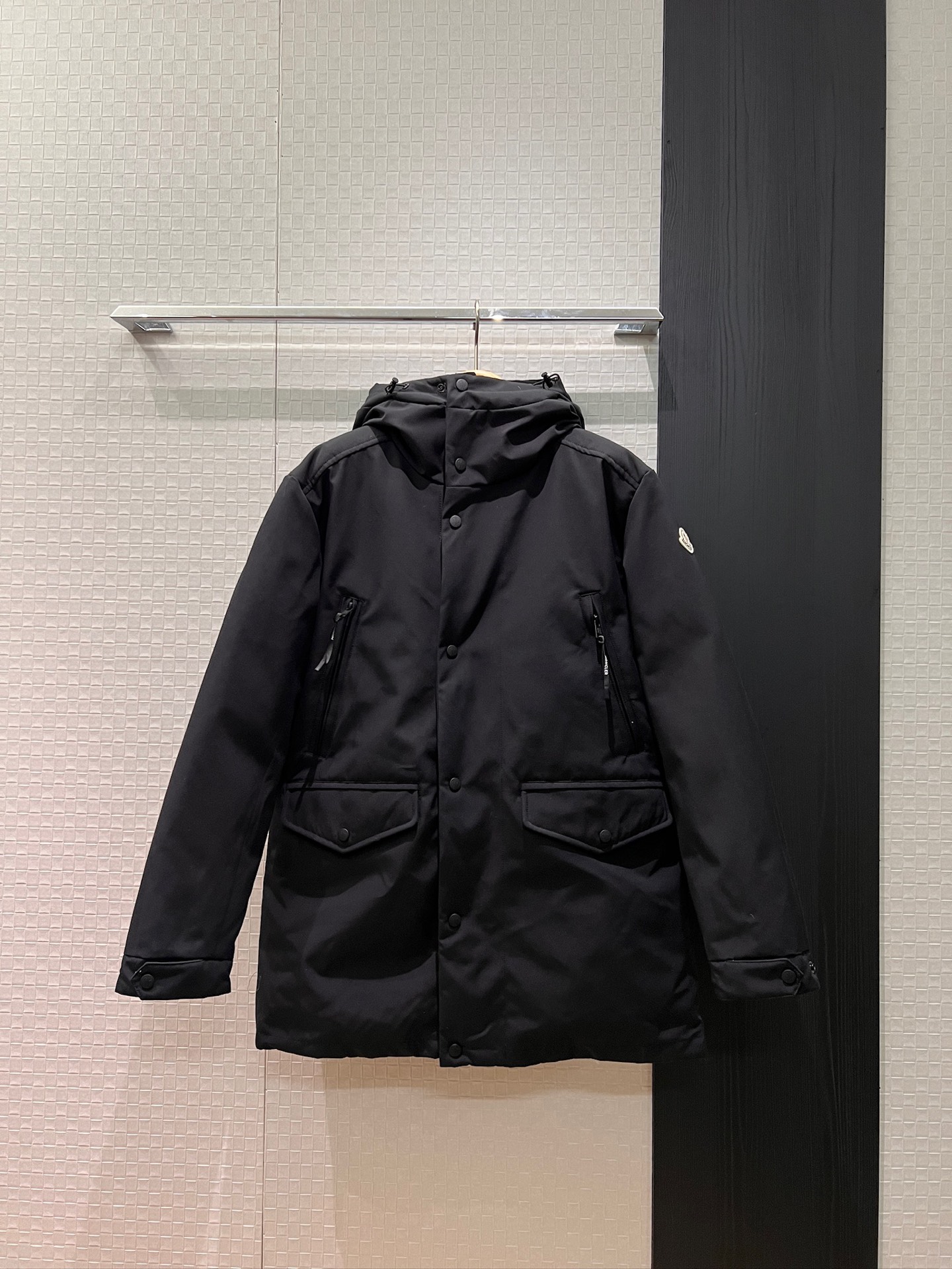 NO:655855,New style muzzled with dust bag, hooded loose windproof down jacket, hood is not removable, classic armband badge logo 90 down 10 feathers, loose and casual, can be worn by men and women, handsome and versatile, sweet and cool, age-reducing, casual street photography 1-5,,Moncler,jackets & coats,jackets & coats,down jacket,hats,alexander wang19860909配防尘袋新款蒙口 连帽宽松防风款羽绒服夹克外套 帽子不可拆 经典袖标徽章logo90羽绒10羽毛宽松休闲 男女可穿 帅气百搭 甜酷减龄 休闲街拍 1-5,,Moncler,jackets & coats,jackets & coats,down jacket,hats,alexander wang,Women's clothing